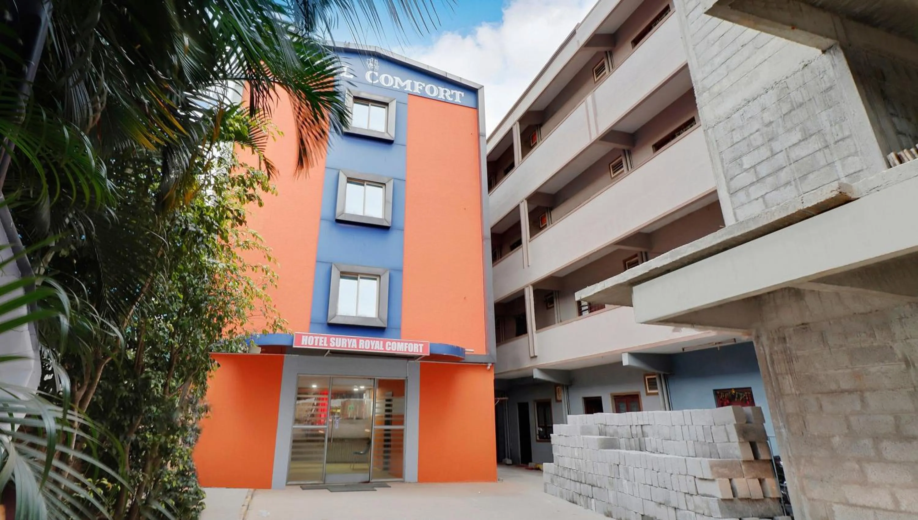 Facade/entrance in Hotel O MRV Royal Suites