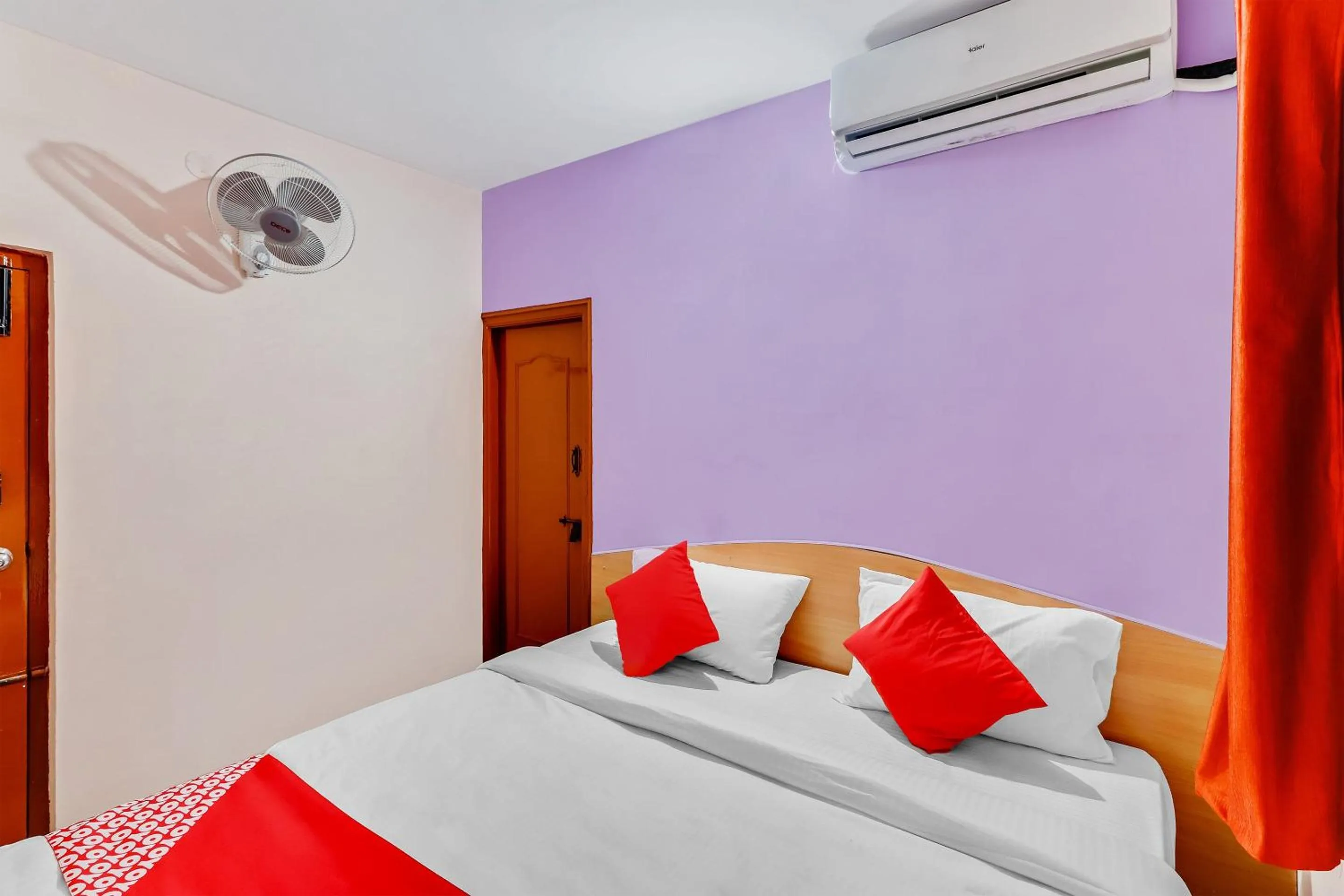 Bedroom in Hotel O MRV Royal Suites