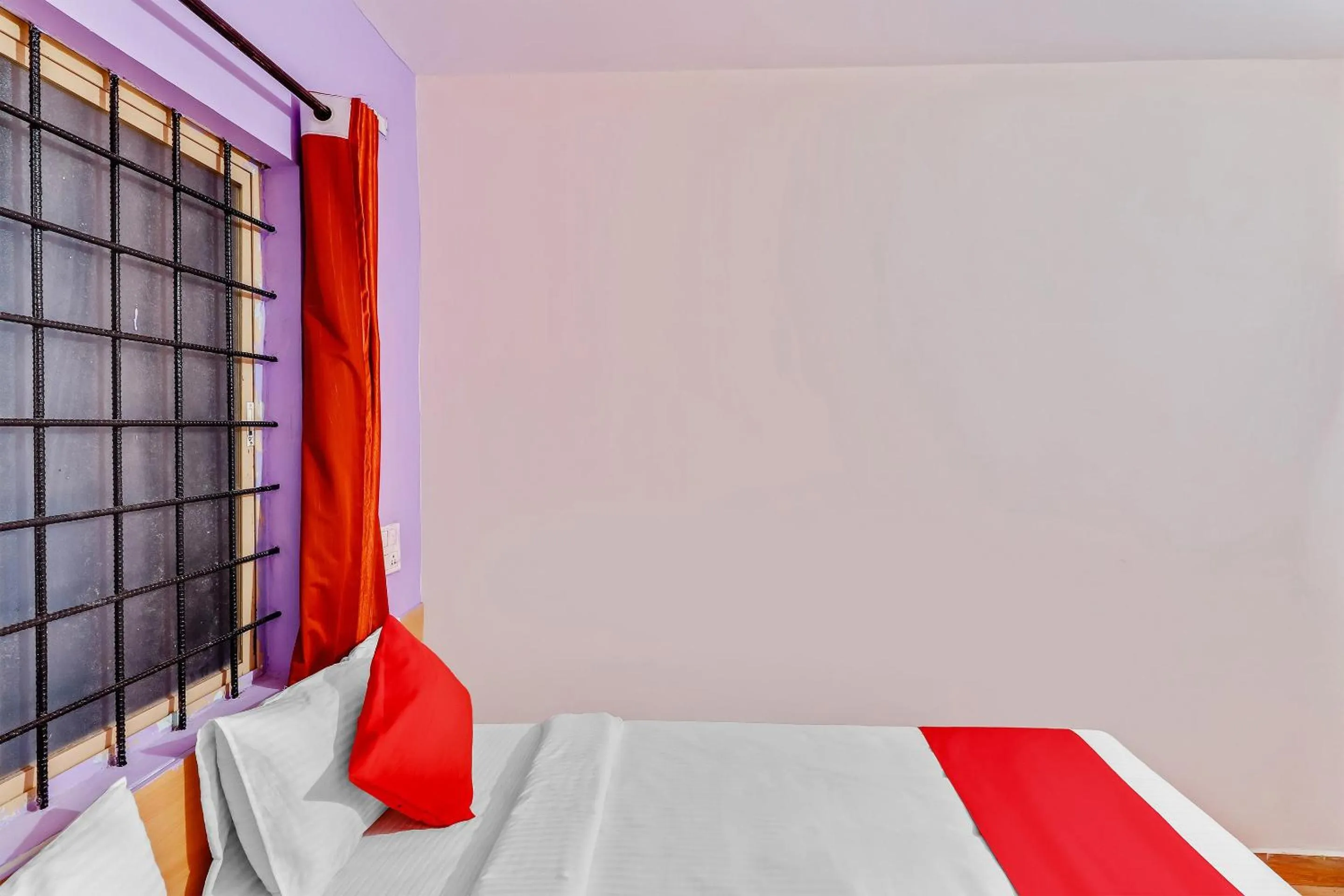 Bedroom in Hotel O MRV Royal Suites