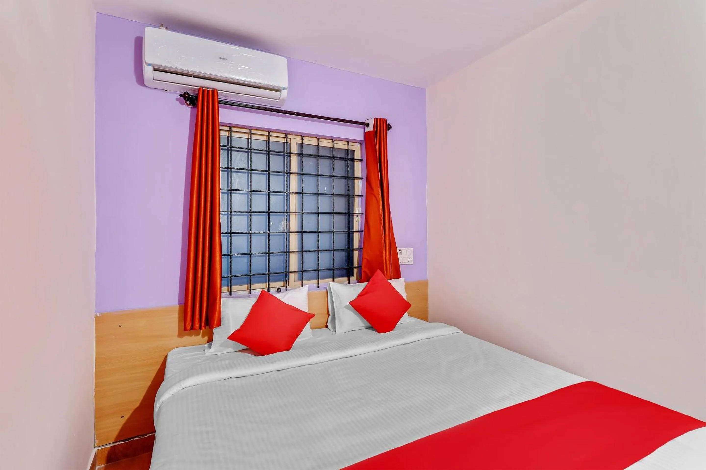 Bedroom in Hotel O MRV Royal Suites