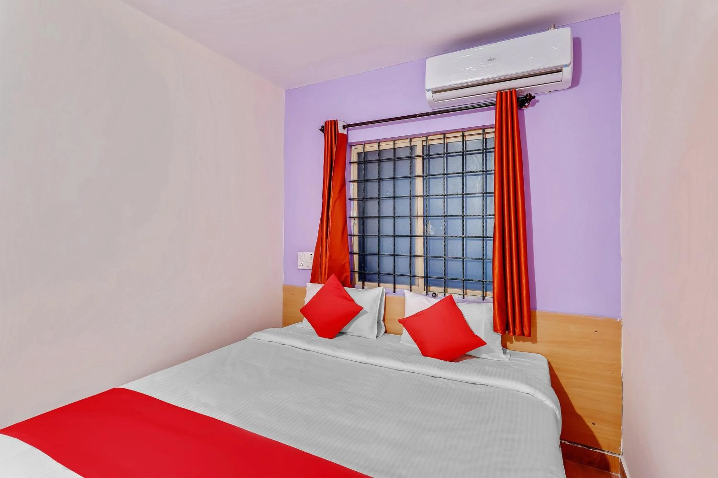 Bedroom in Hotel O MRV Royal Suites