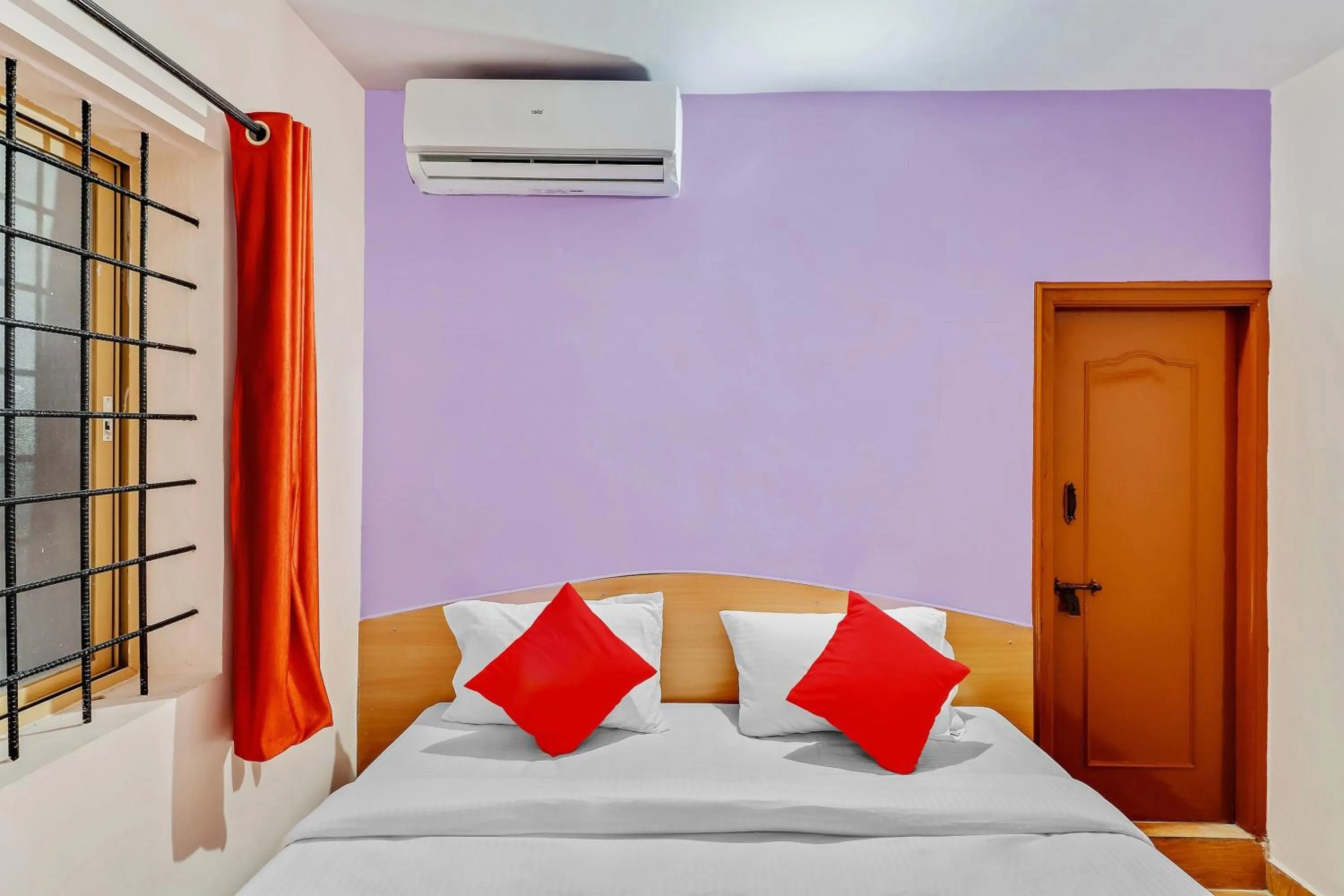 Bedroom in Hotel O MRV Royal Suites