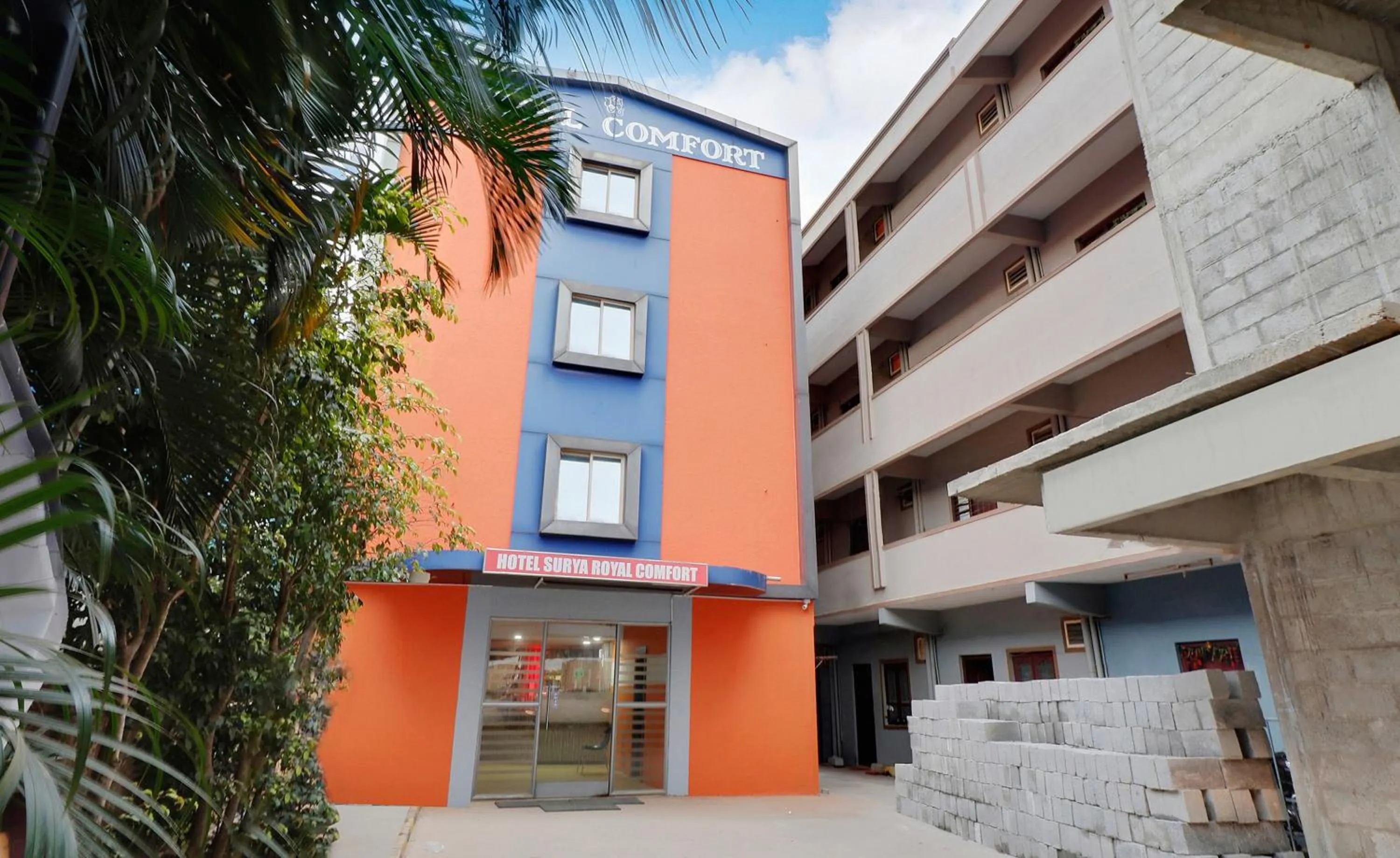 Facade/entrance in Hotel O MRV Royal Suites