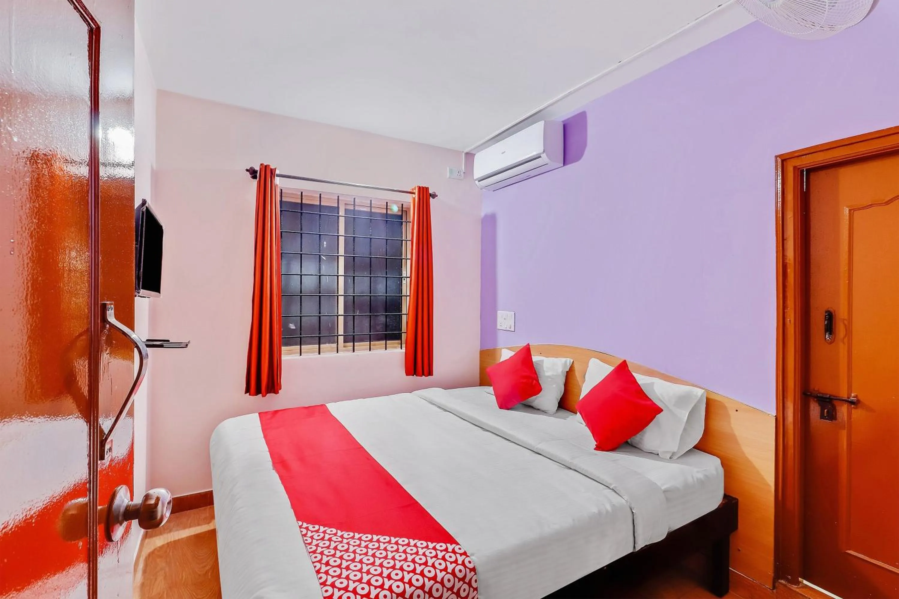 Bedroom in Hotel O MRV Royal Suites