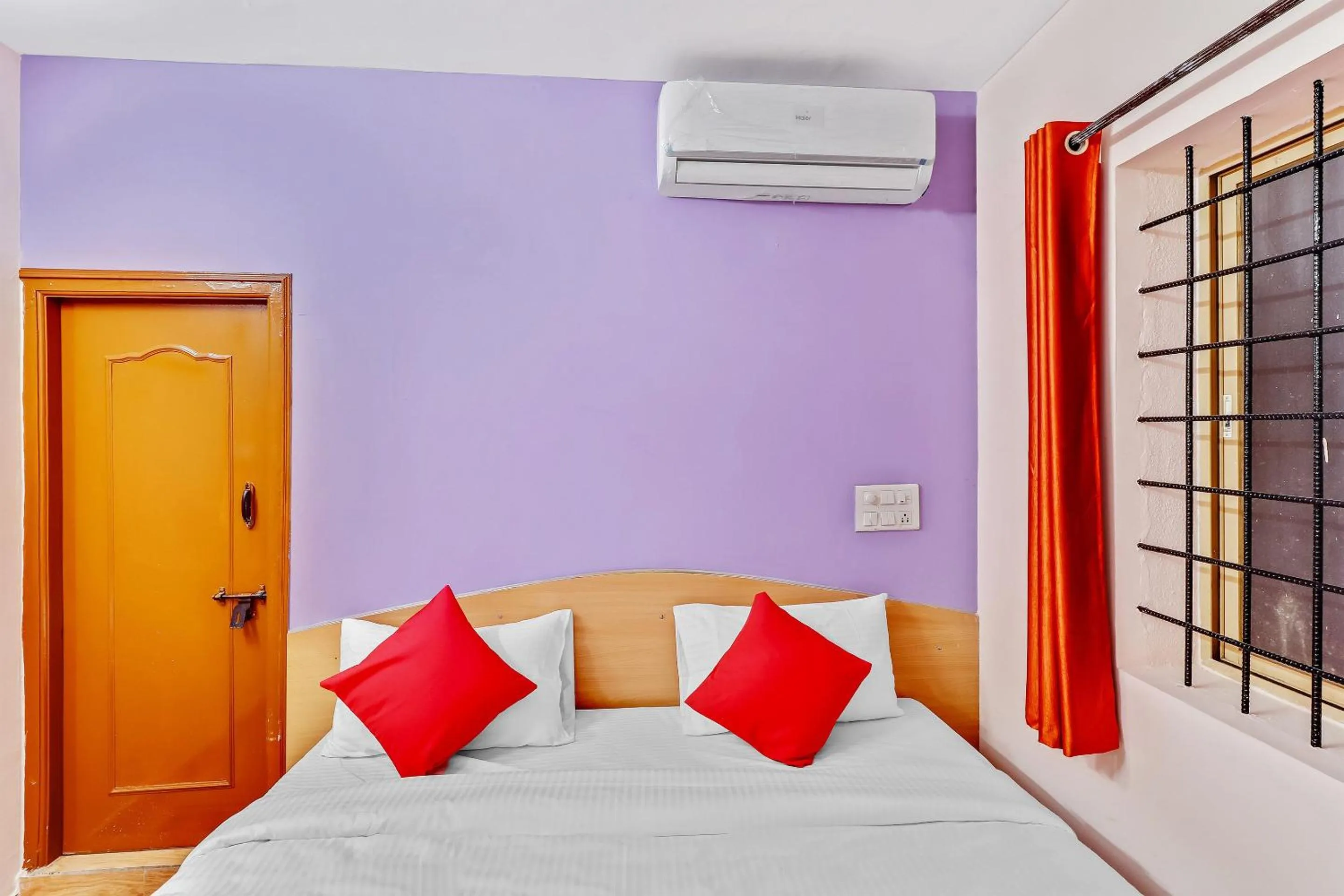 Bedroom in Hotel O MRV Royal Suites