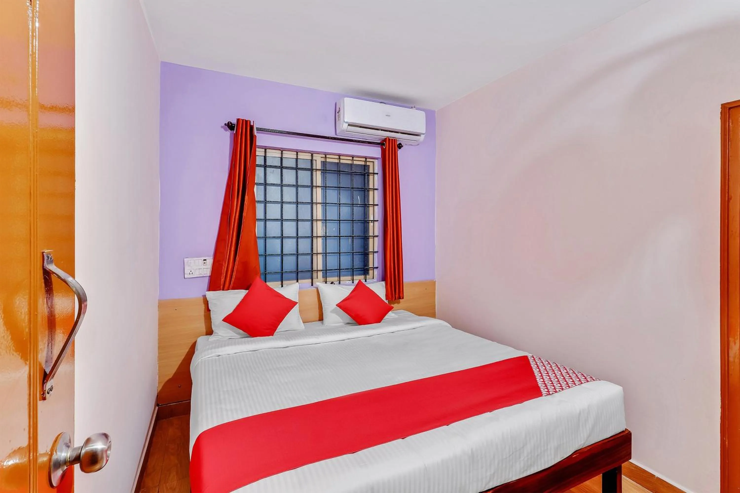 Facade/entrance in Hotel O MRV Royal Suites