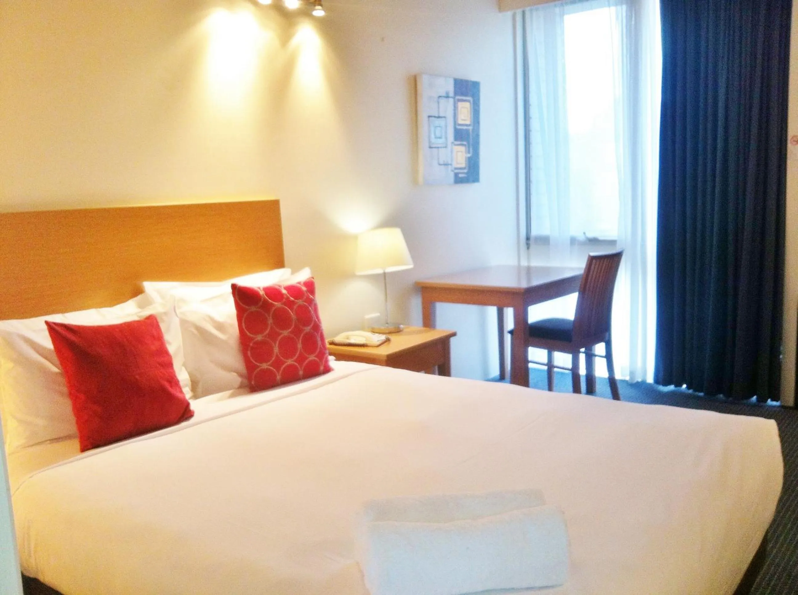 Bed in Parkwood Motel & Apartments