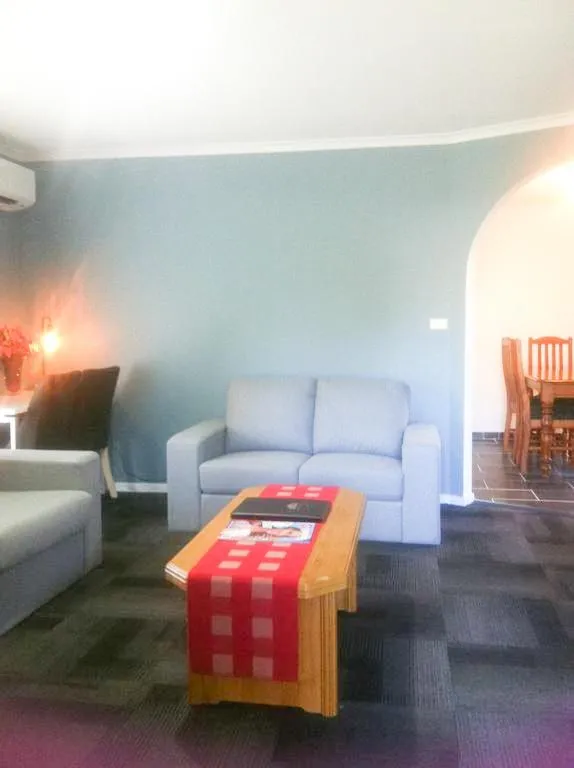 Parkwood Motel & Apartments