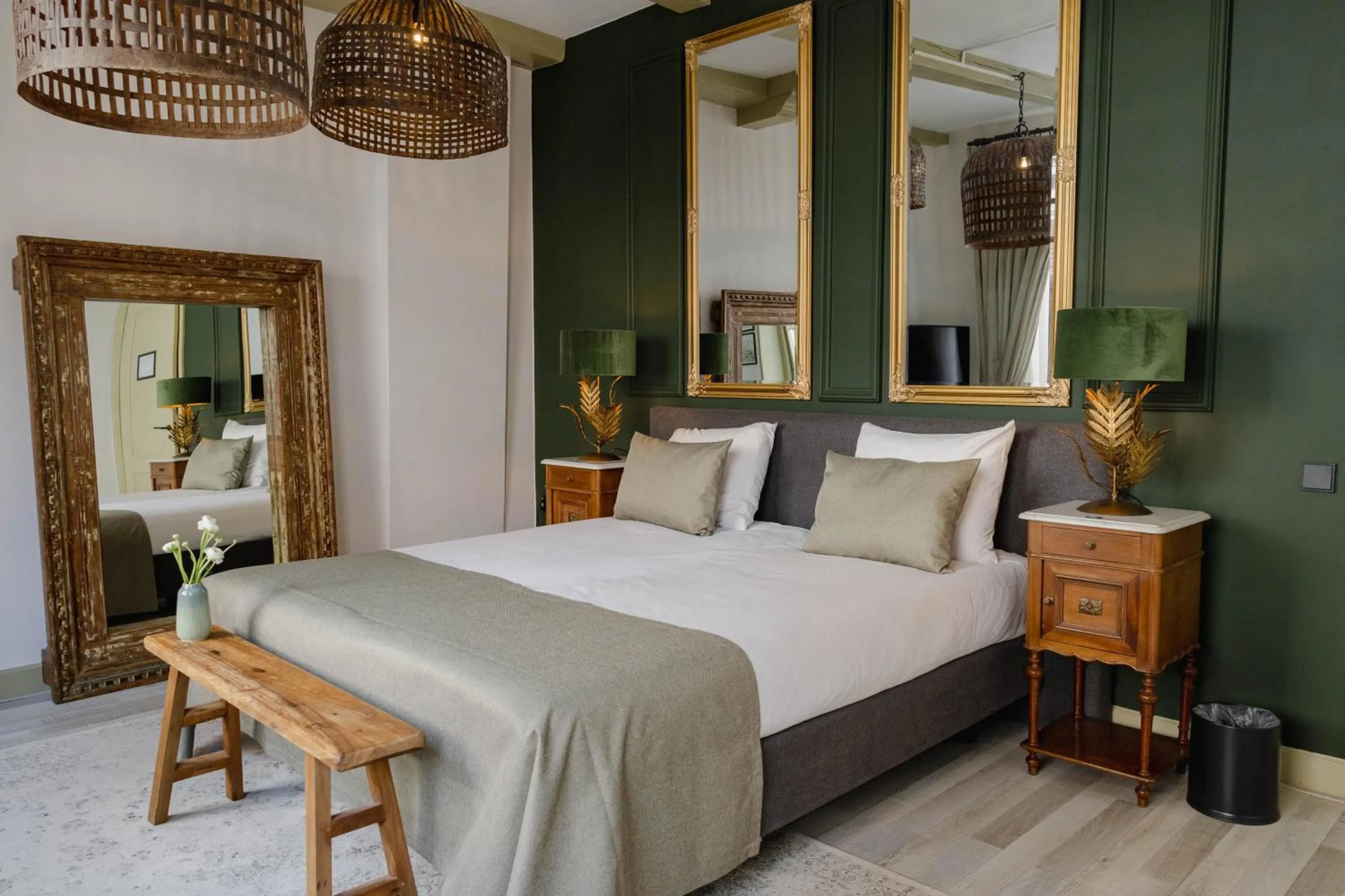 Bed in Grand Boutique Hotel-Restaurant Huis Vermeer