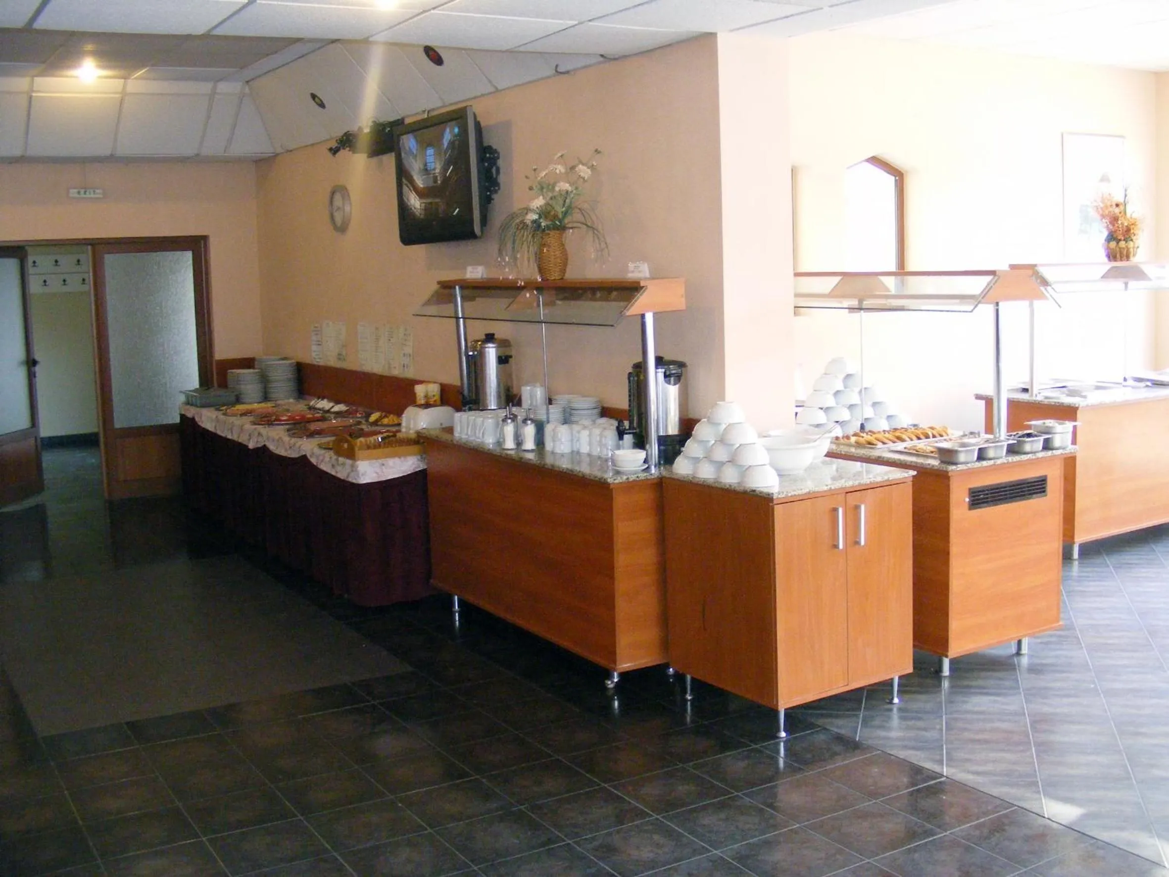 Restaurant/places to eat in Hotel Naslada