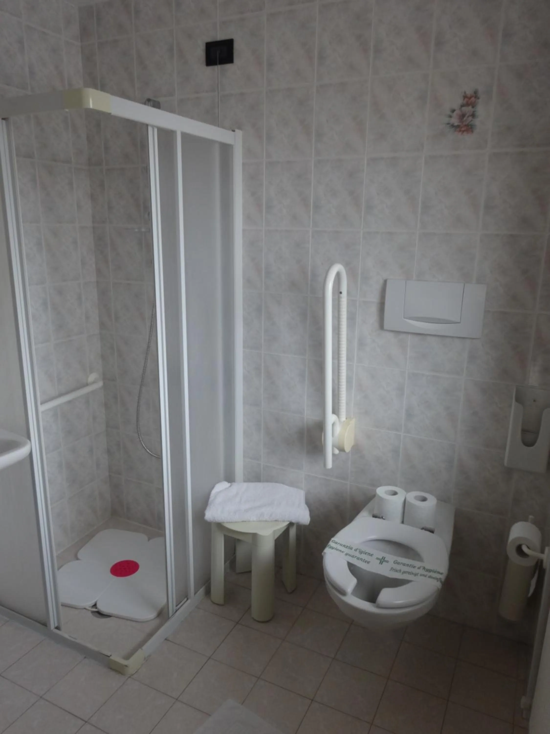 Bathroom in Hotel Genzianella
