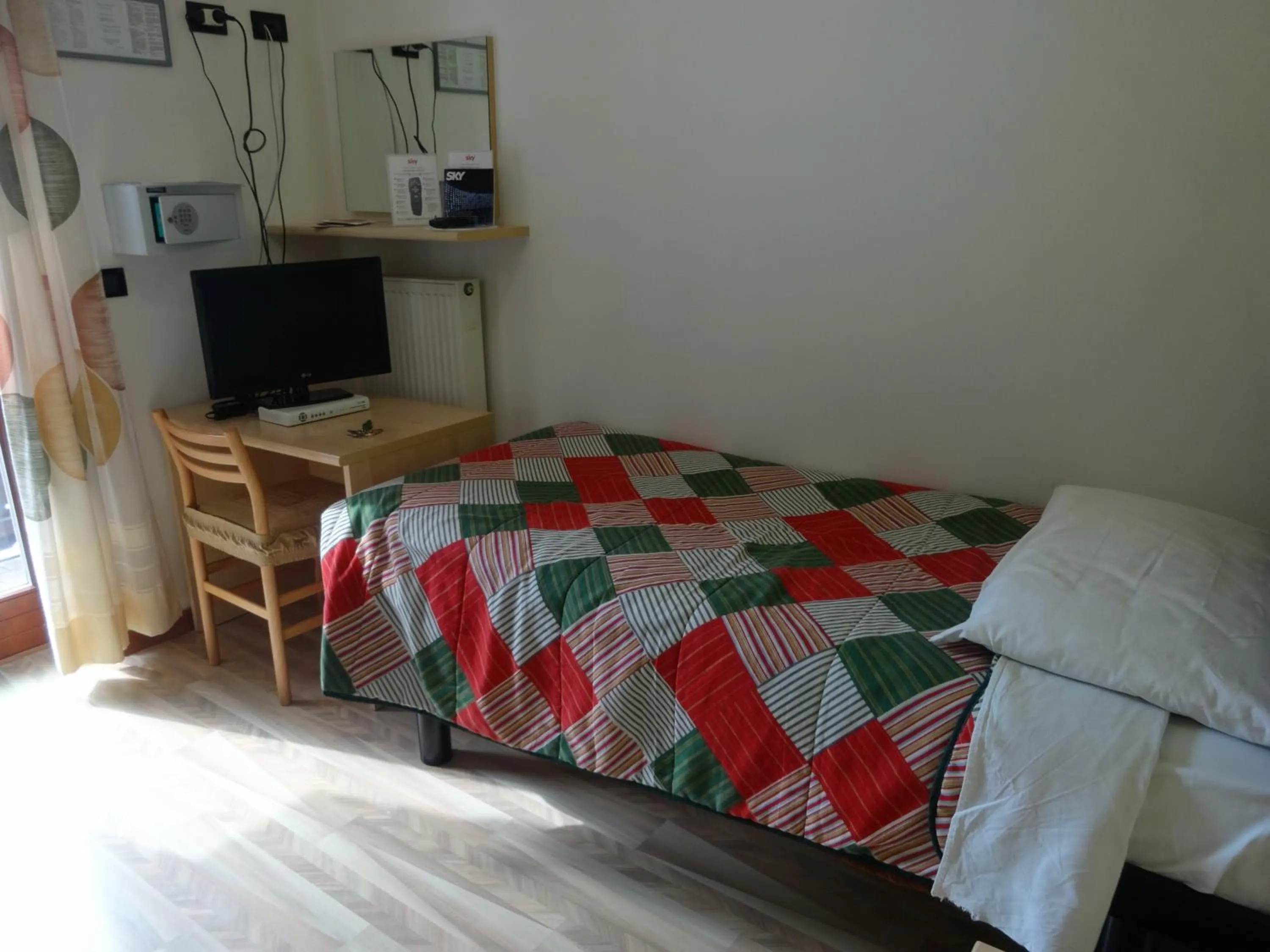 Bedroom, Bed in Hotel Genzianella