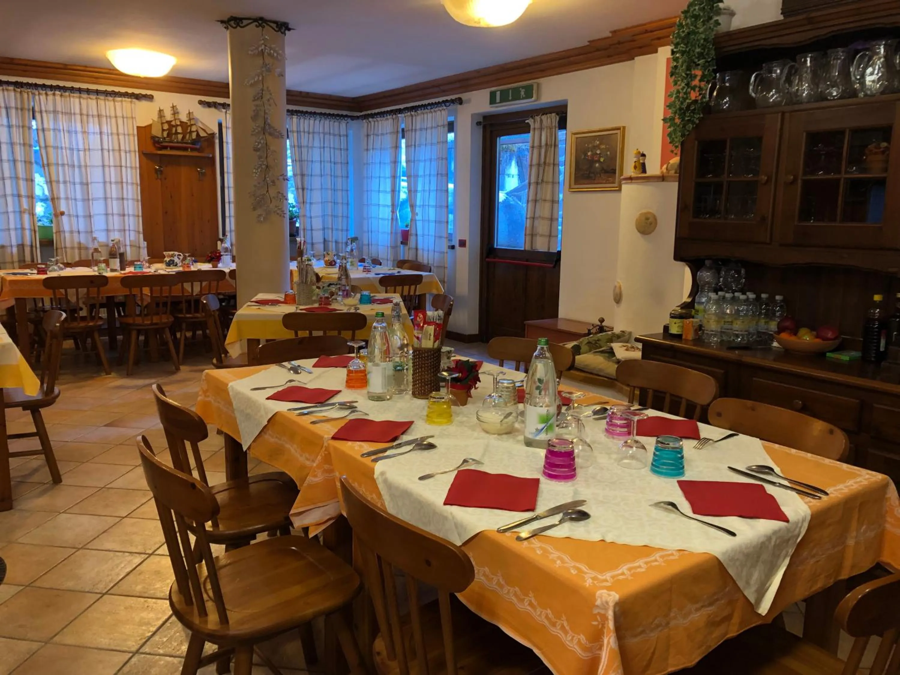 Restaurant/places to eat in Hotel Genzianella