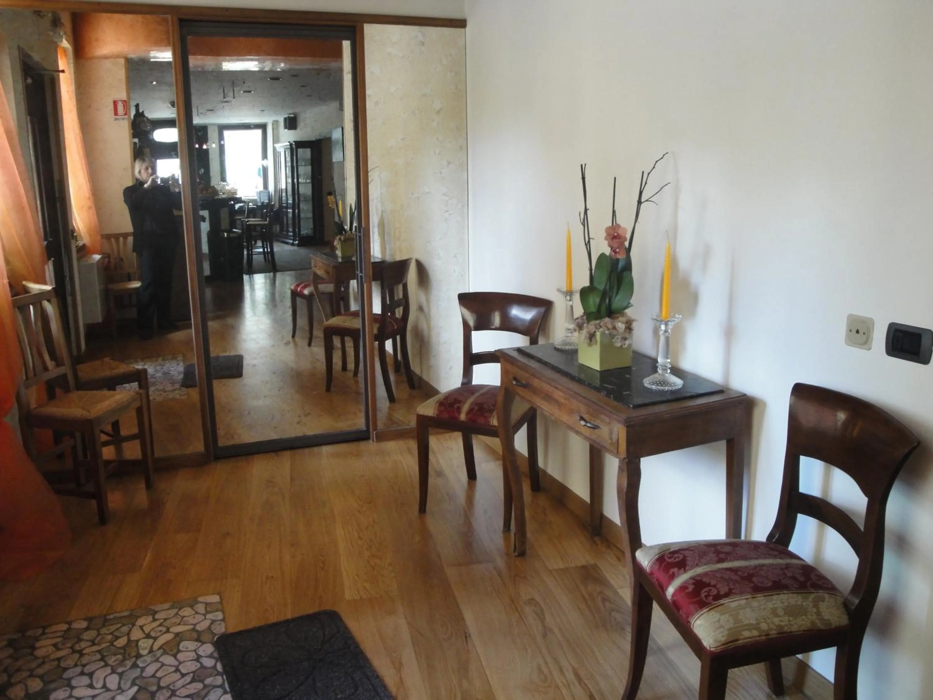 Communal lounge/ TV room in Locanda del Brinsc