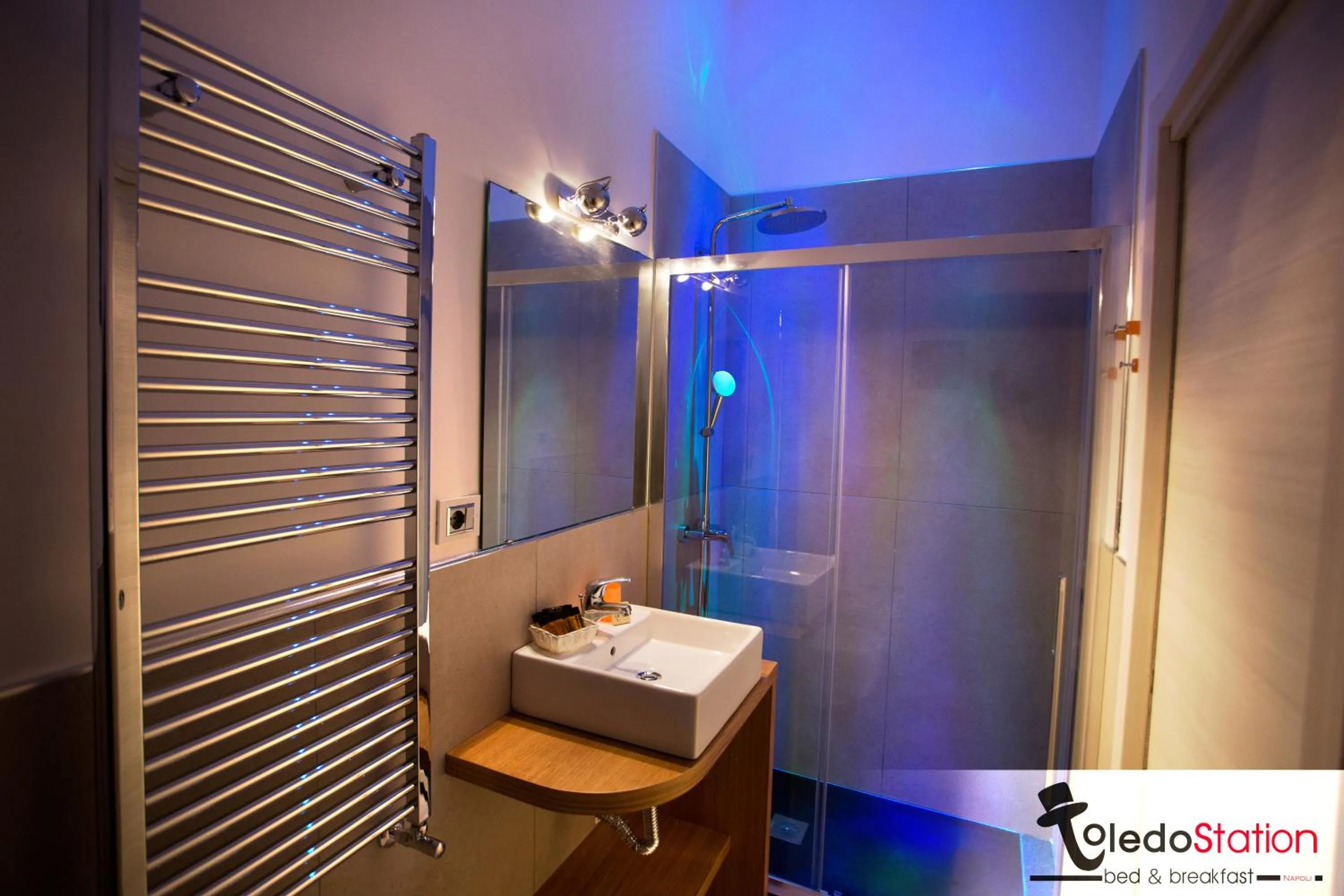 Bathroom in ToledoStation B&B