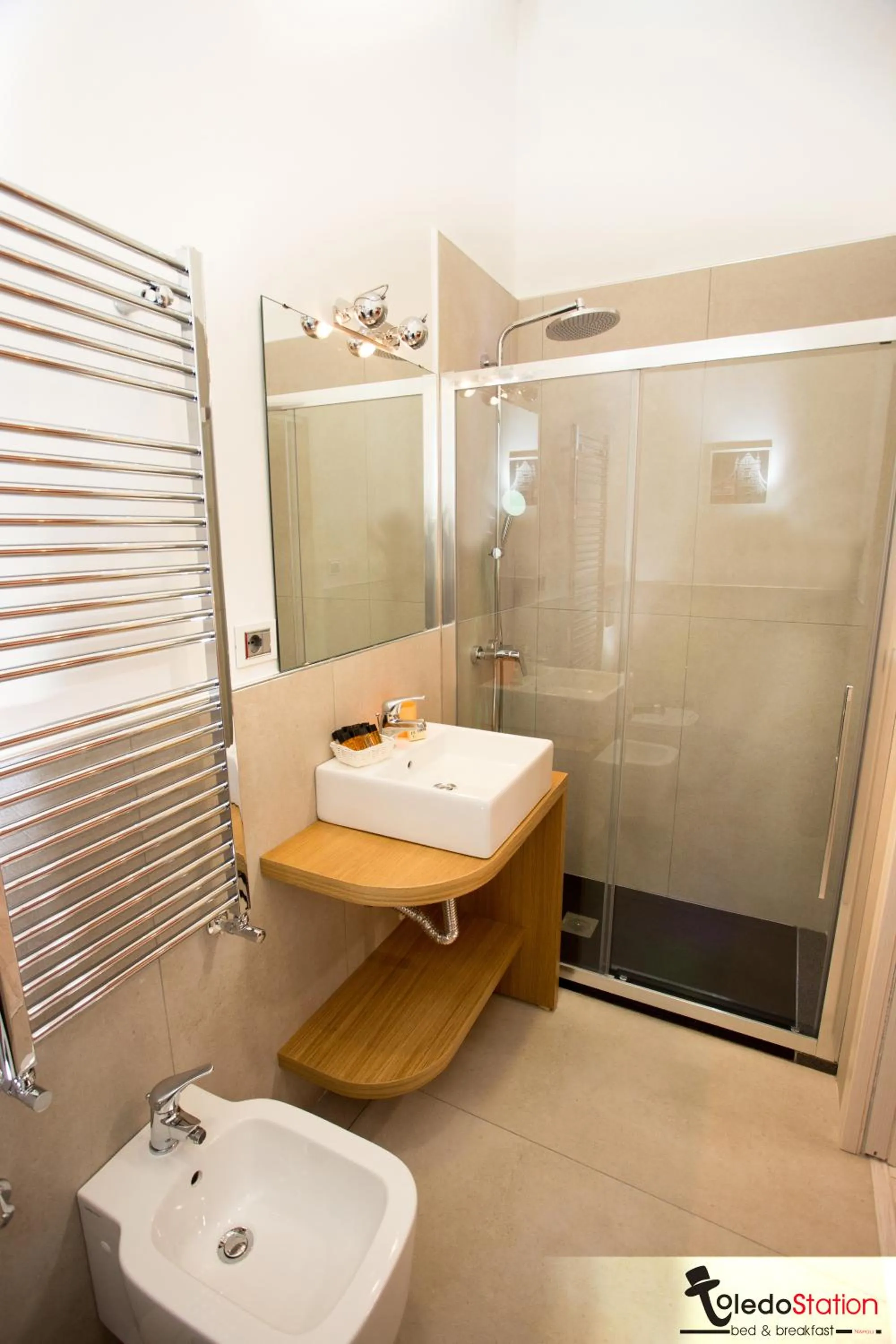 Bathroom in ToledoStation B&B