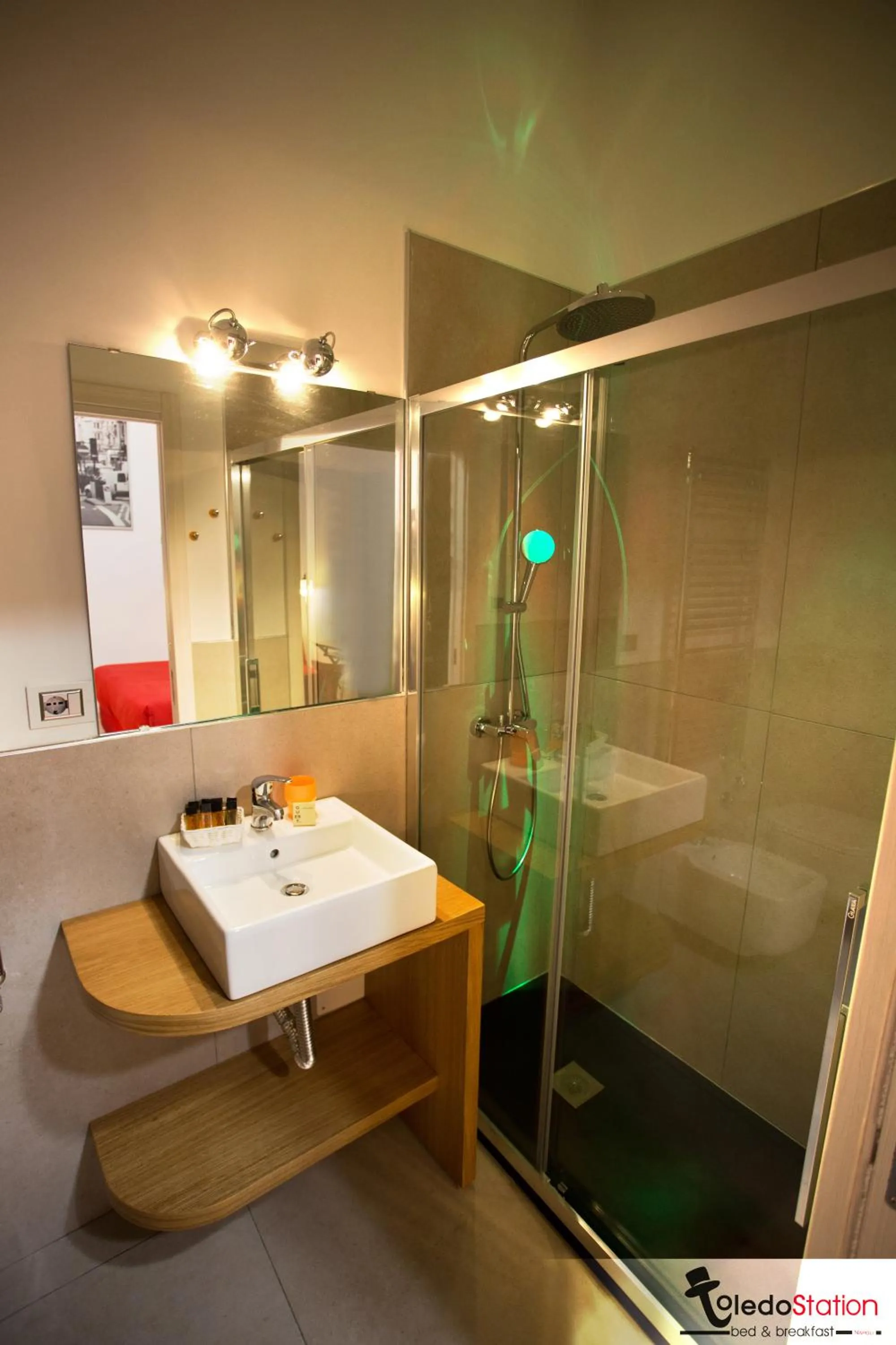 Bathroom in ToledoStation B&B