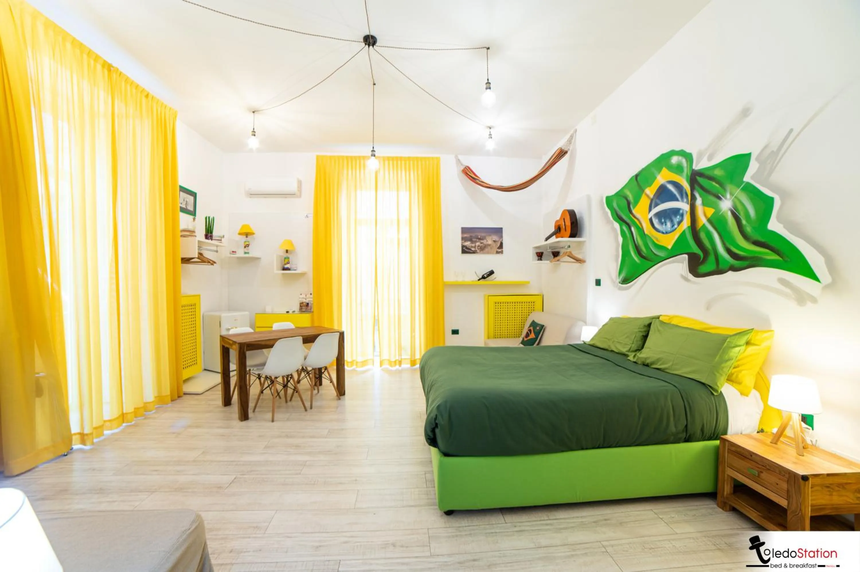 Bed in ToledoStation B&B