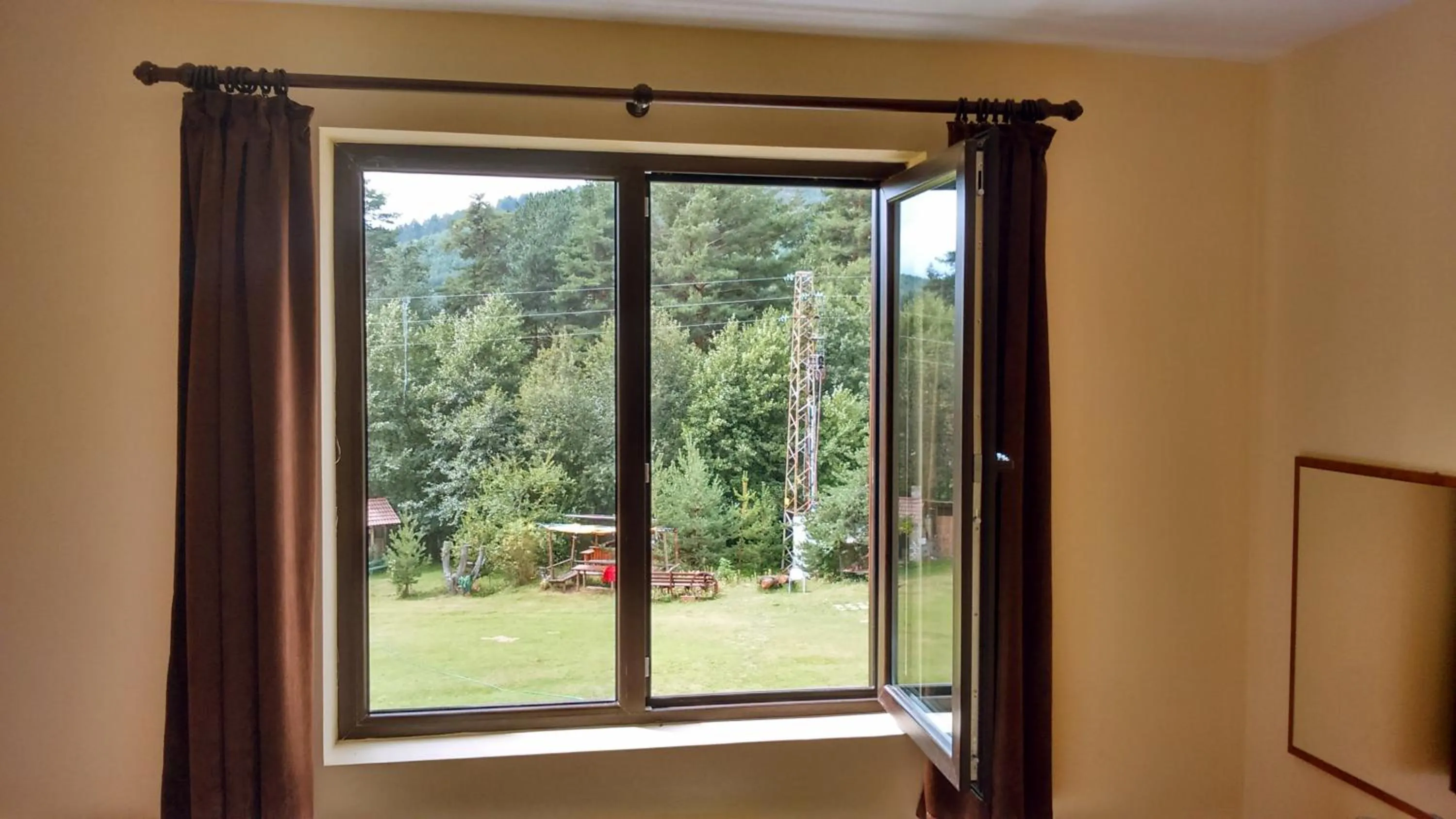 Garden view in Rusaliite Adventure House