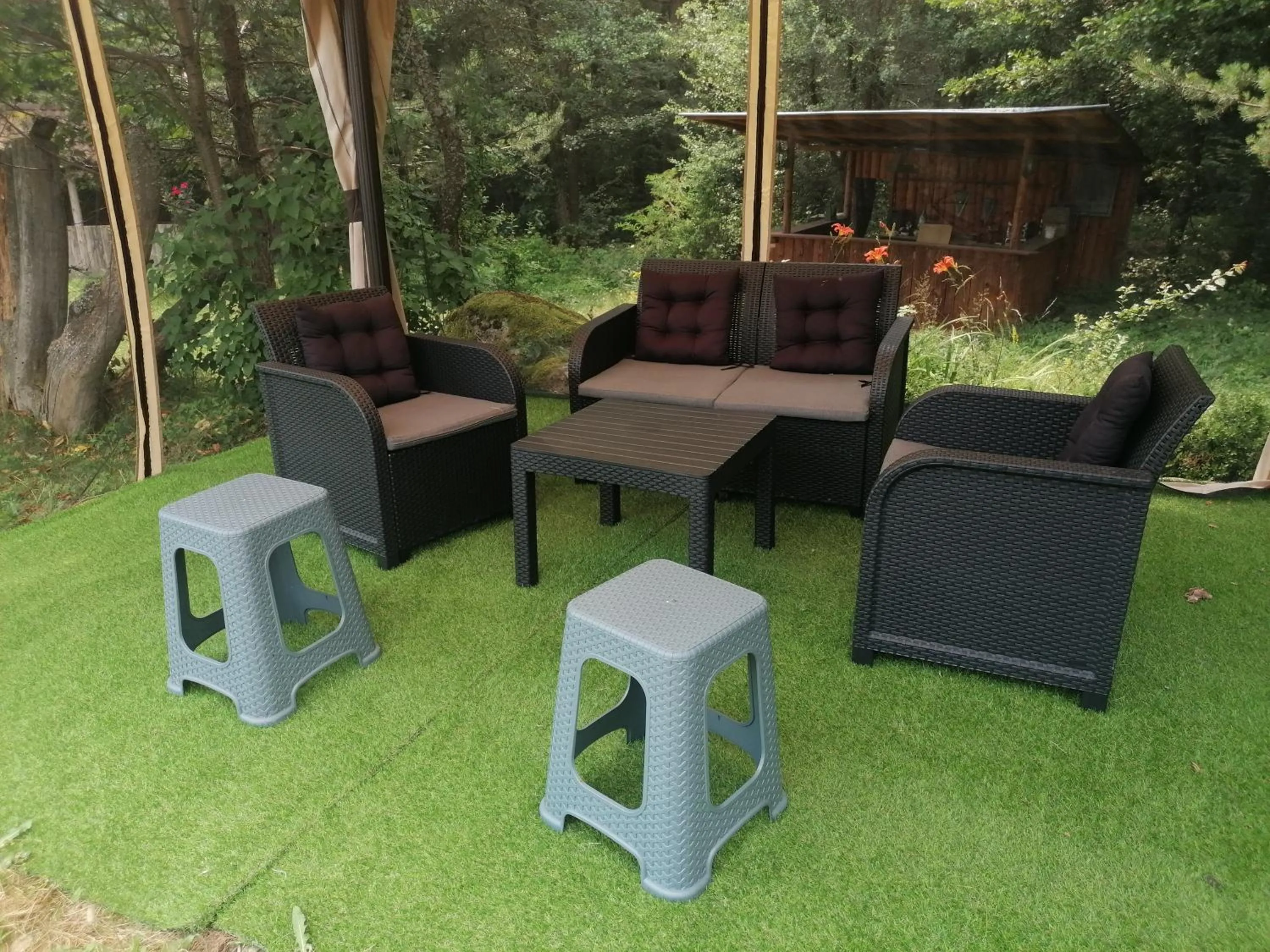 Patio in Rusaliite Adventure House