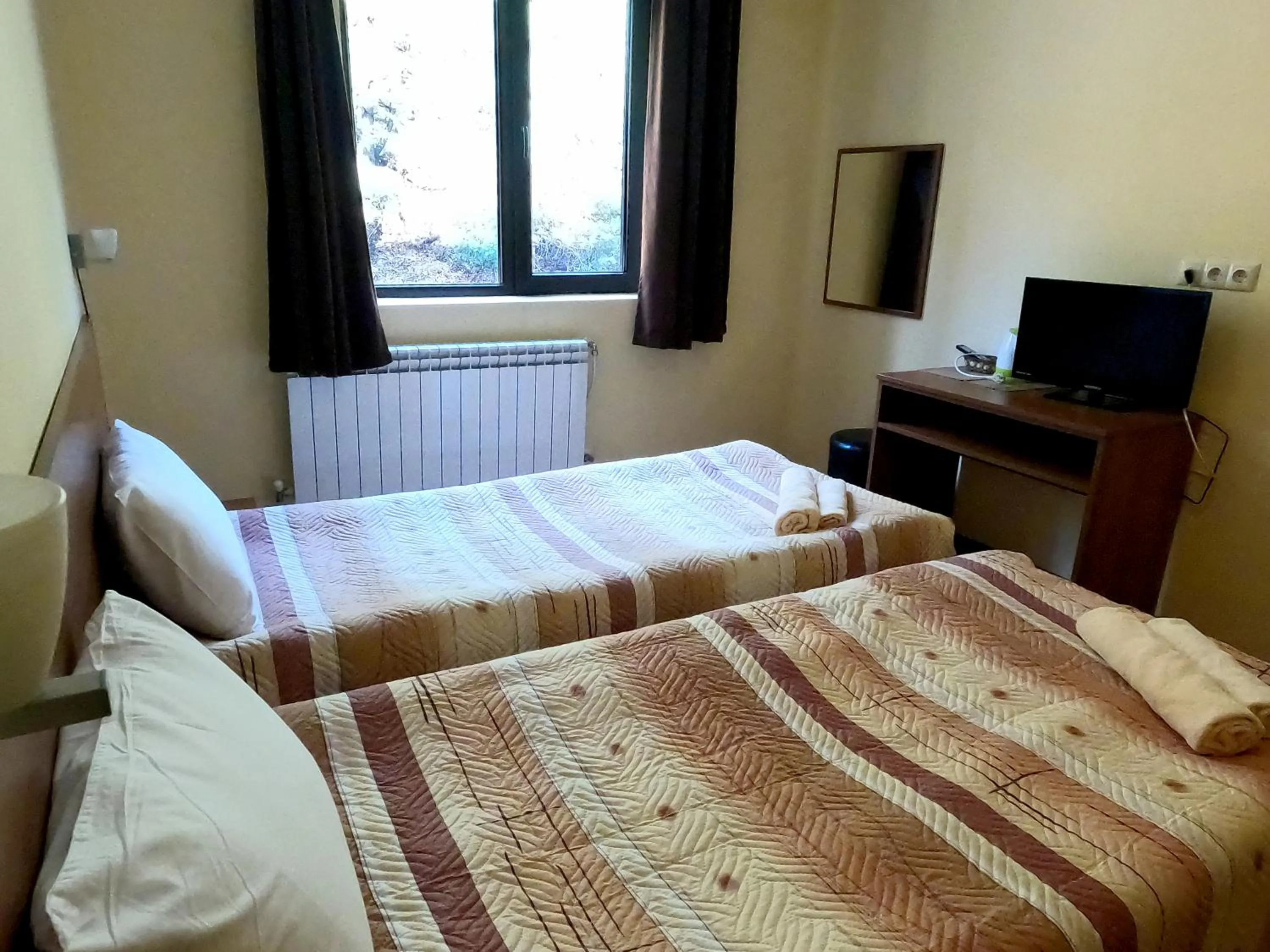 Photo of the whole room, Bed in Rusaliite Adventure House