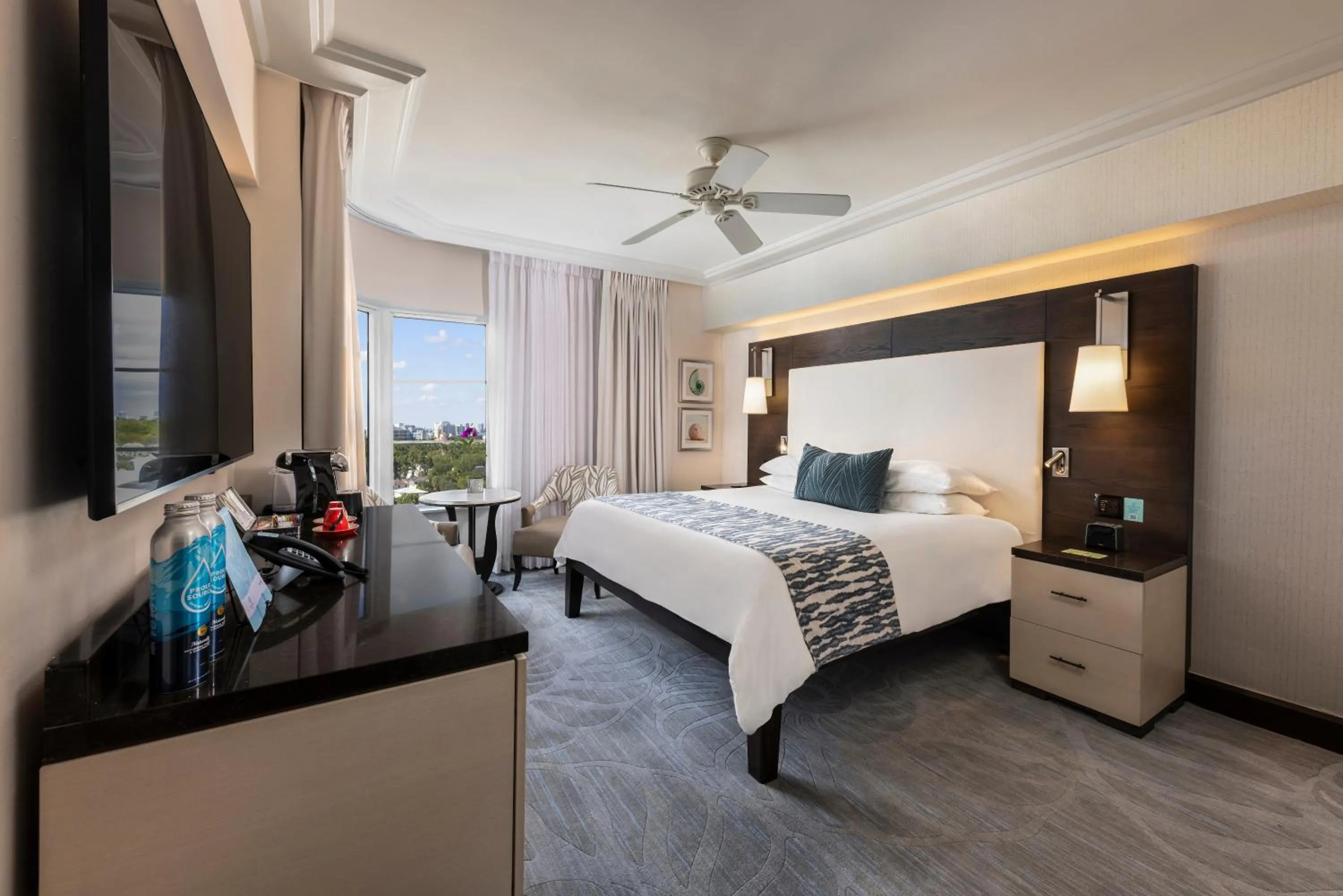 Bed in The Palms Hotel & Spa