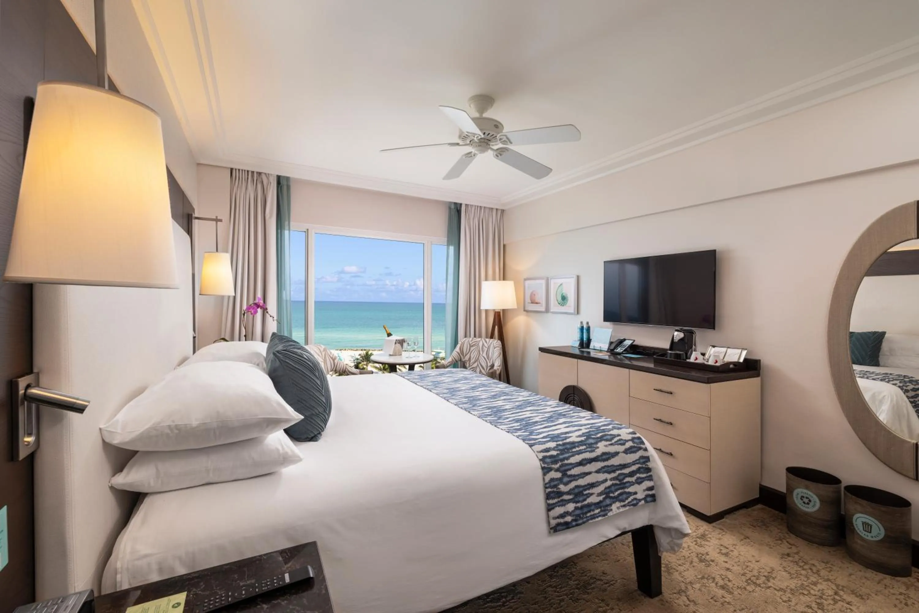 Photo of the whole room, Bed in The Palms Hotel & Spa