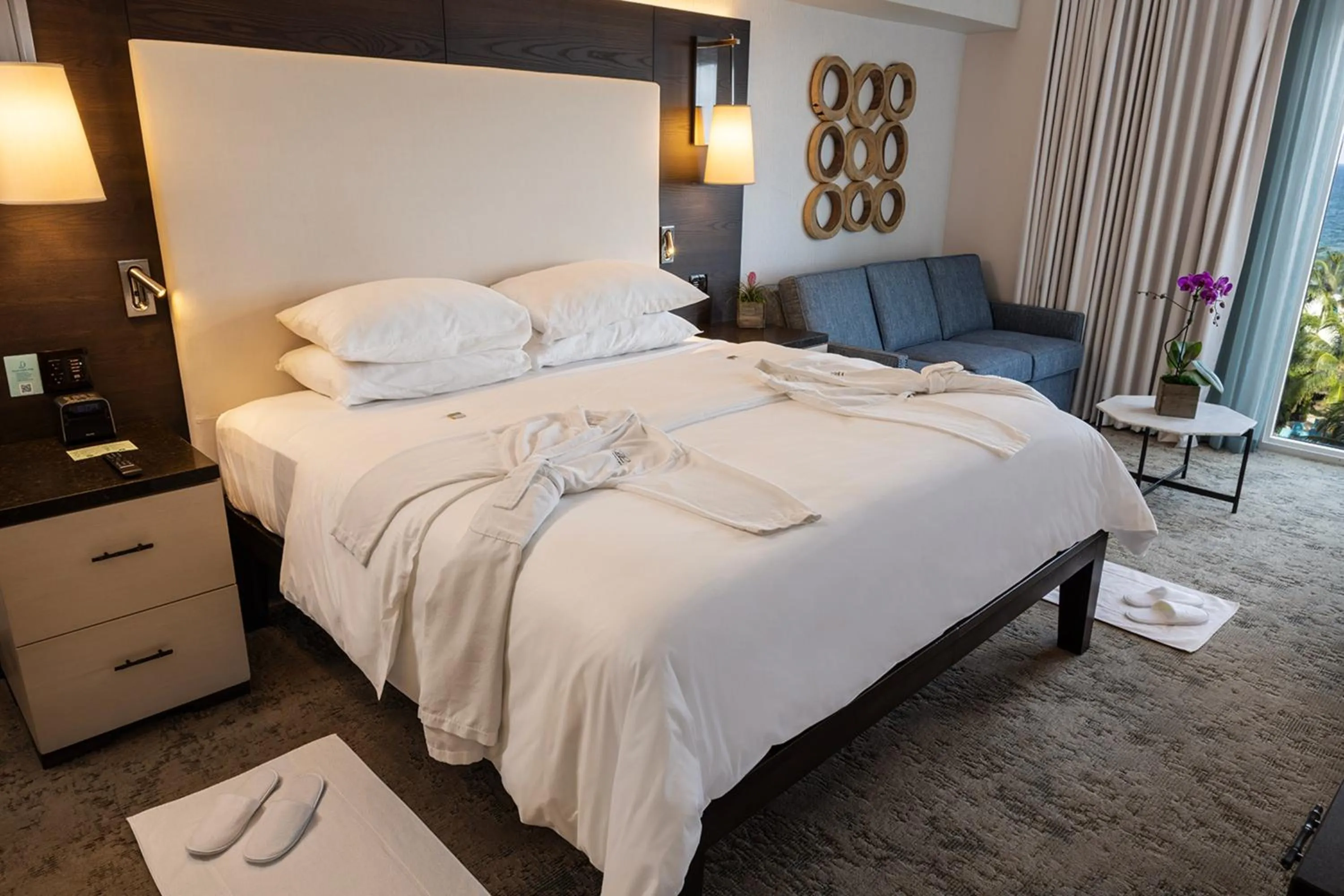 Photo of the whole room, Bed in The Palms Hotel & Spa