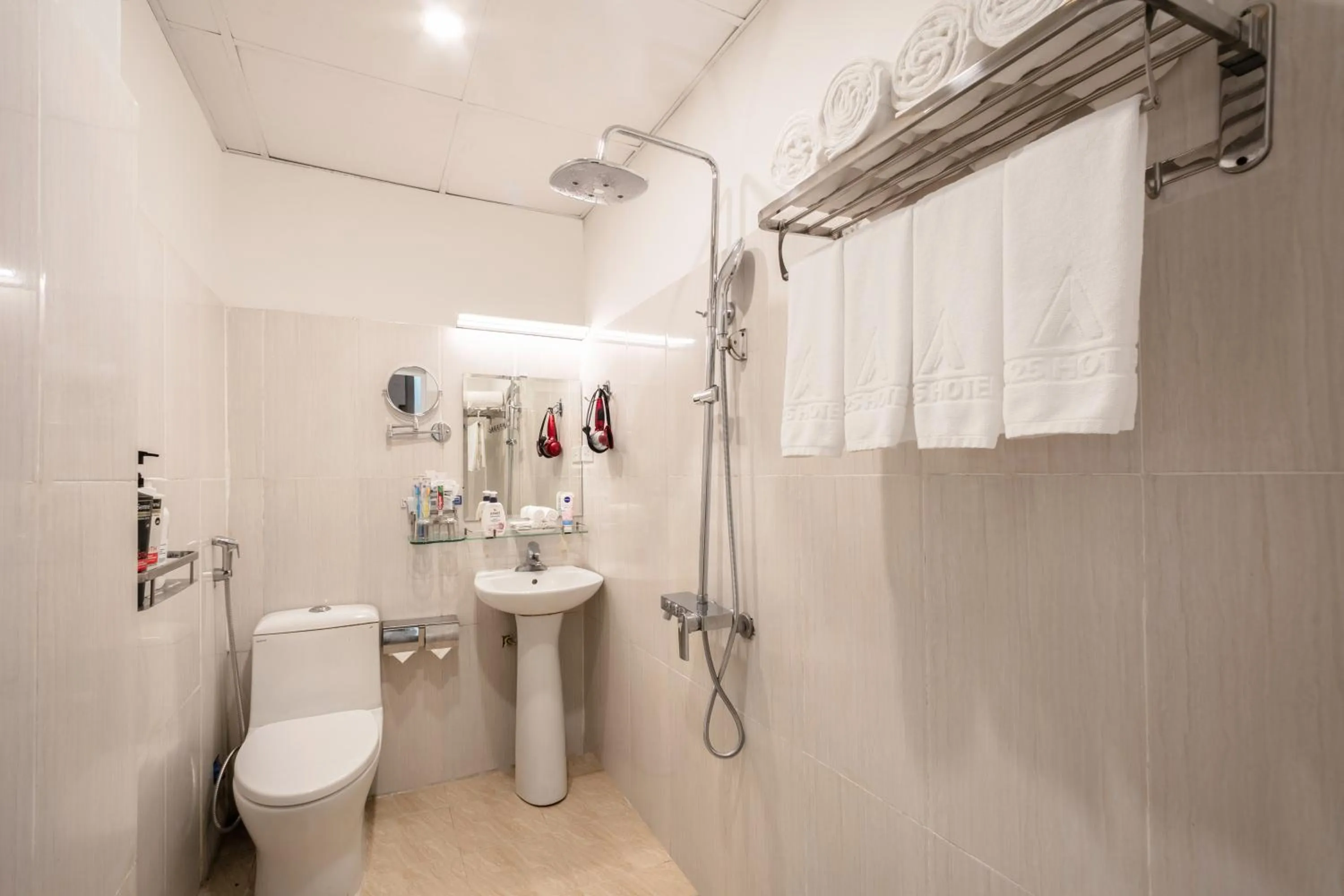 Toilet in A25 Hotel - Hoàng Quốc Việt