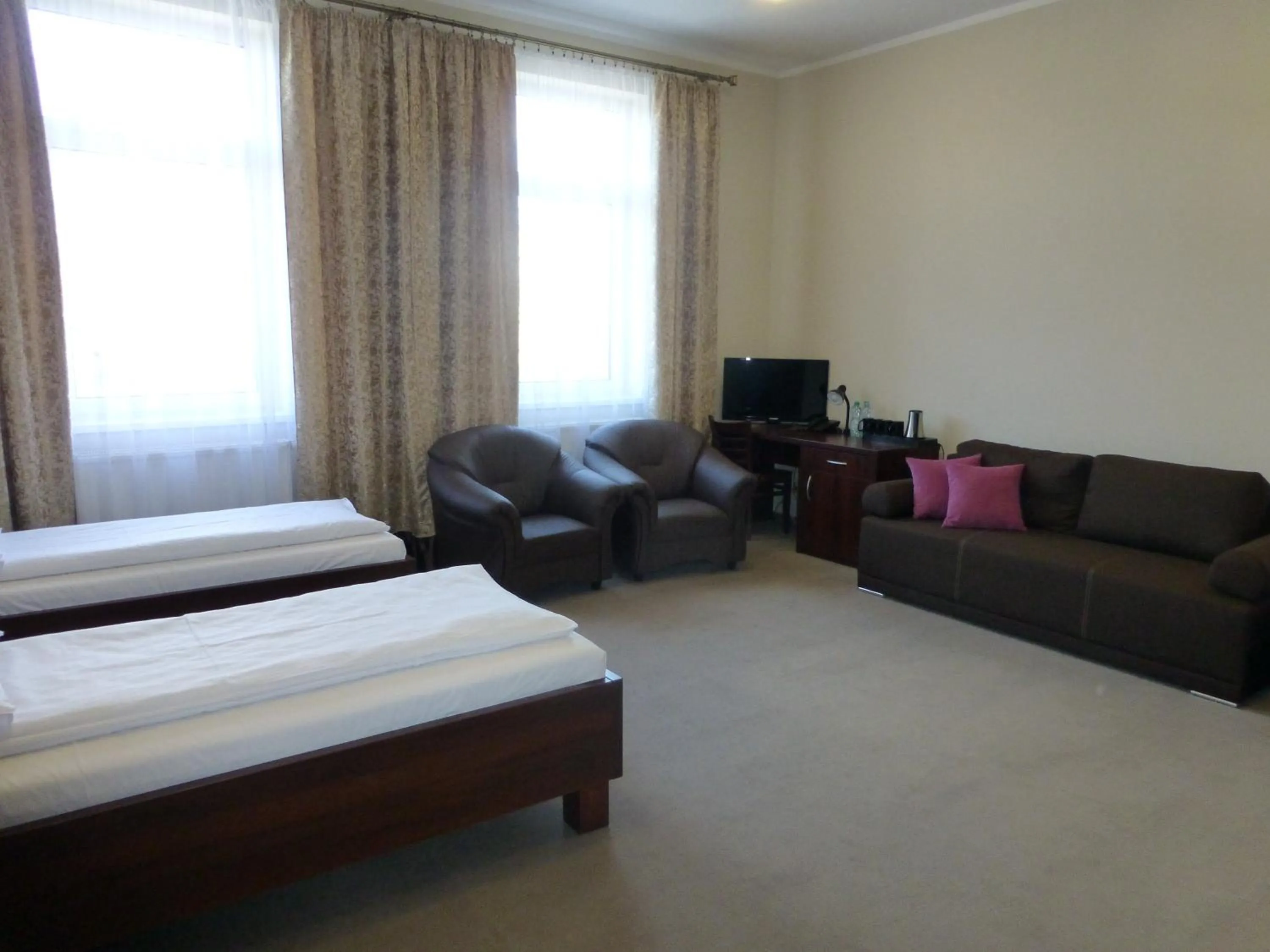 Photo of the whole room, Bed in Hotel Cesarski - Kaiserhof