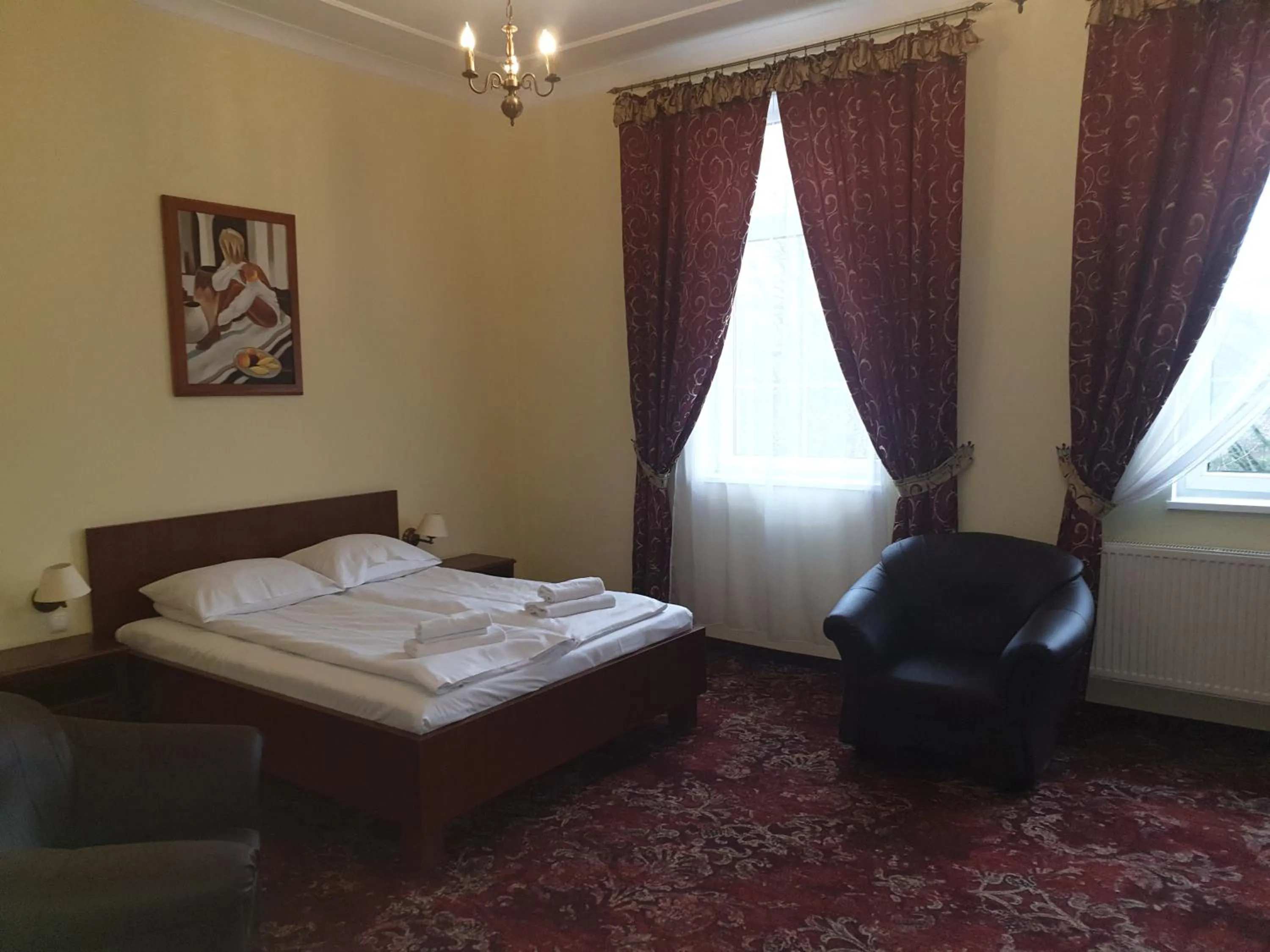 Photo of the whole room, Bed in Hotel Cesarski - Kaiserhof