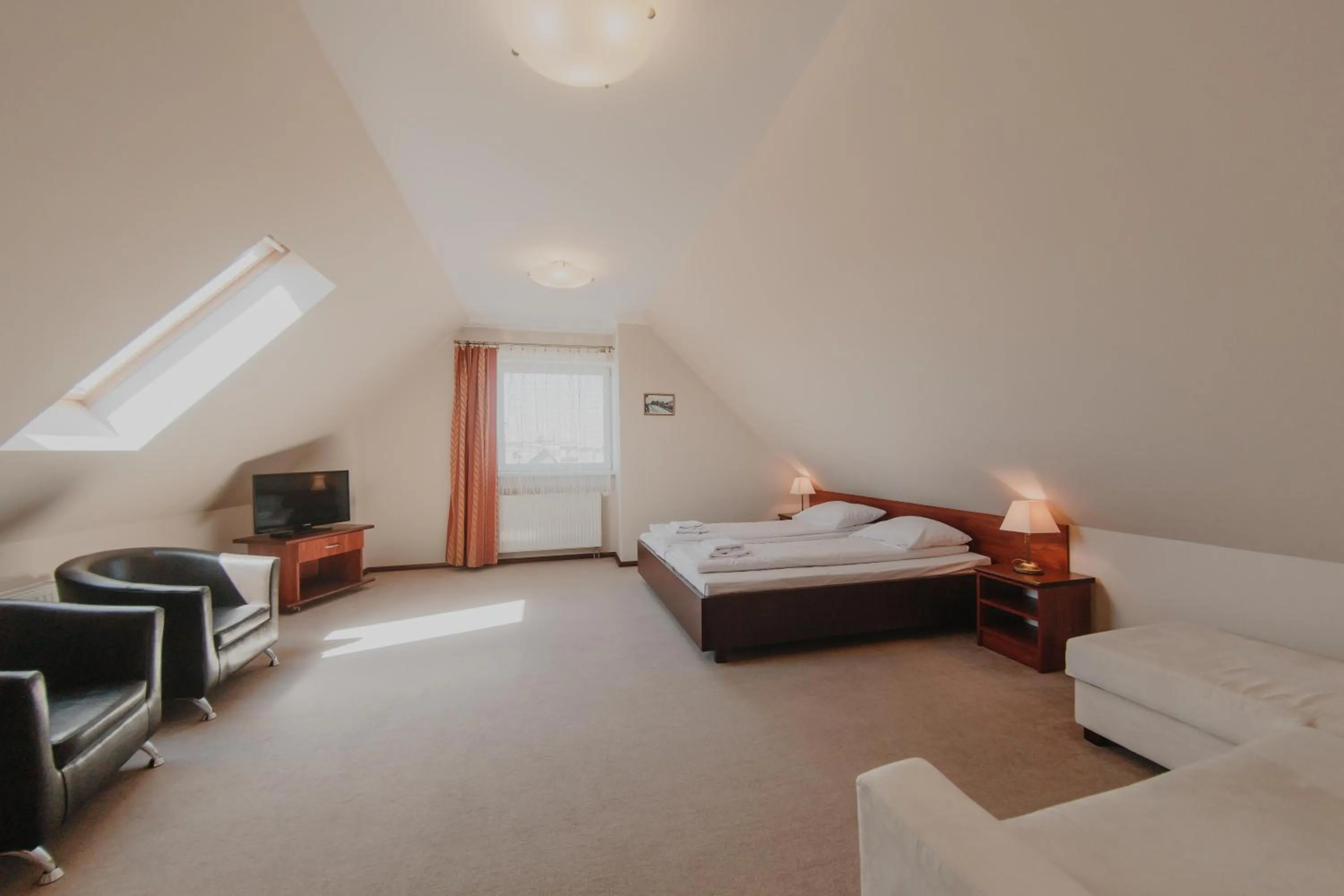 Photo of the whole room, Bed in Hotel Cesarski - Kaiserhof