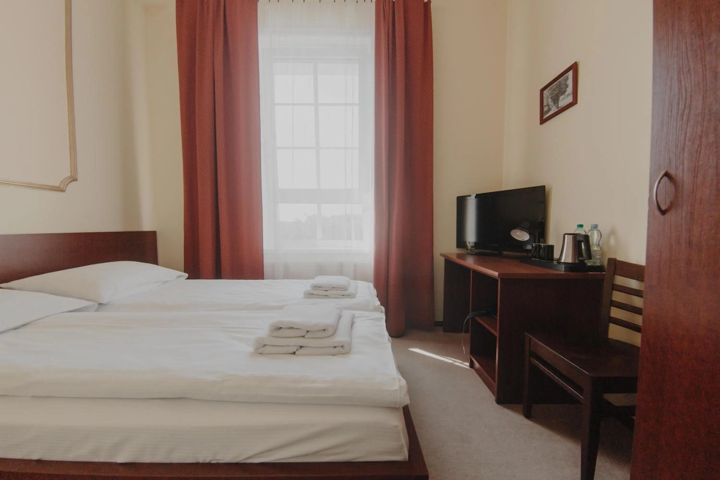 Photo of the whole room, Bed in Hotel Cesarski - Kaiserhof