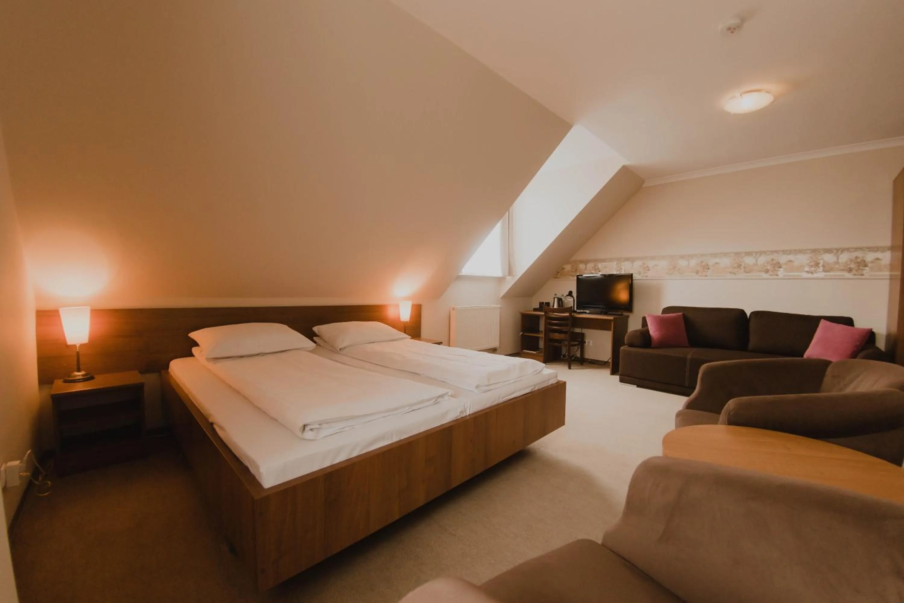 Photo of the whole room, Bed in Hotel Cesarski - Kaiserhof