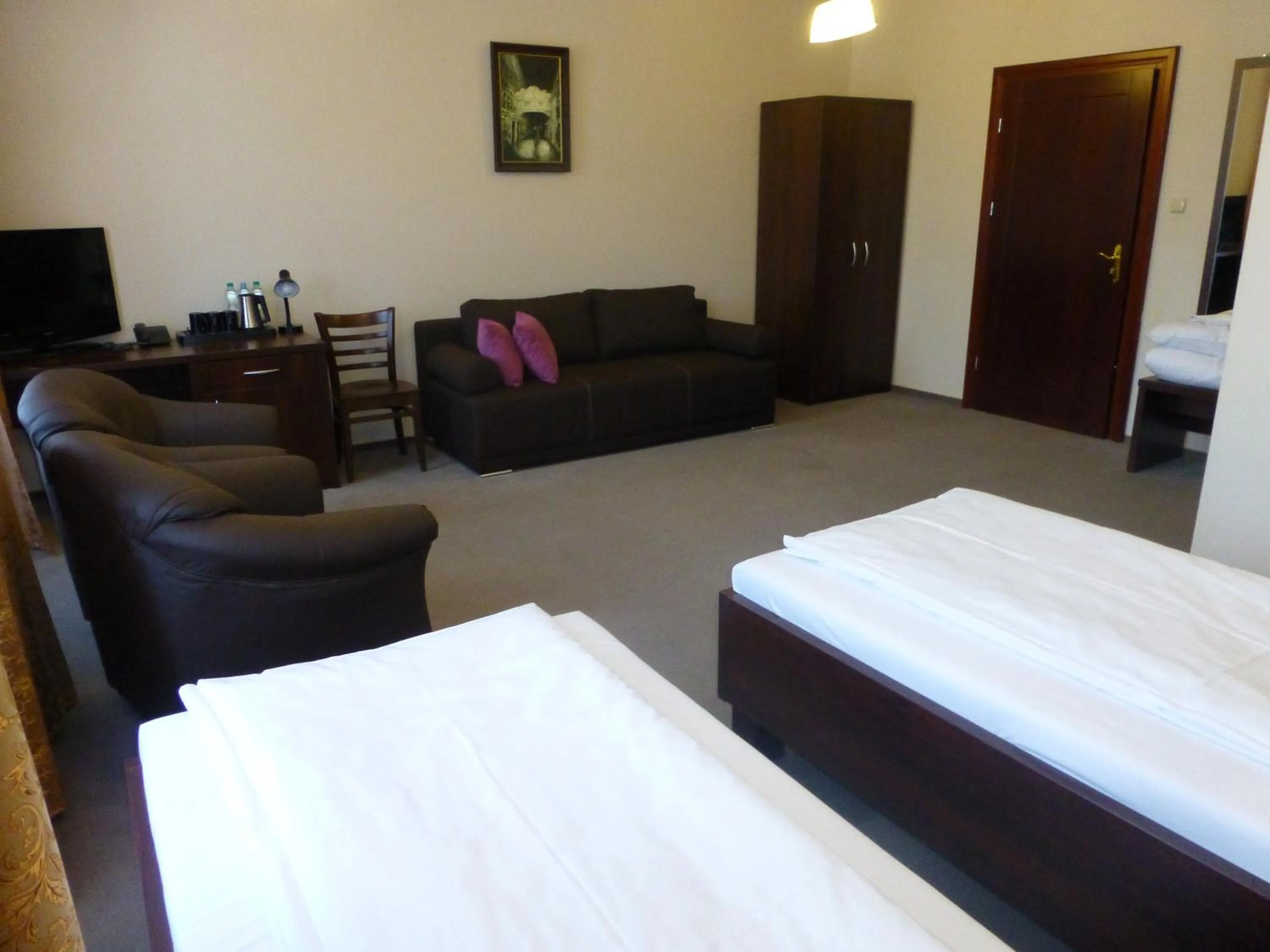 Photo of the whole room, Bed in Hotel Cesarski - Kaiserhof