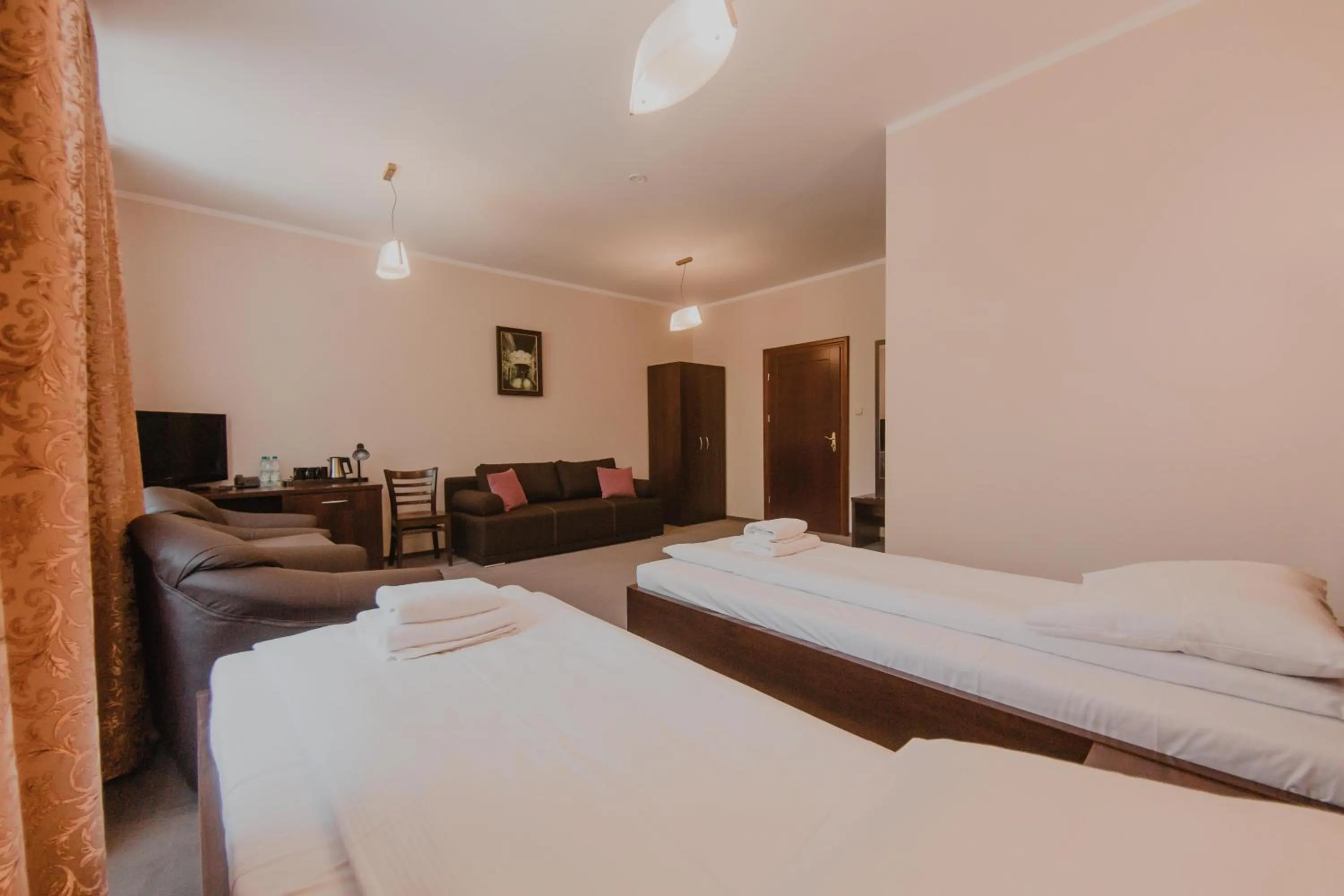 Photo of the whole room, Bed in Hotel Cesarski - Kaiserhof