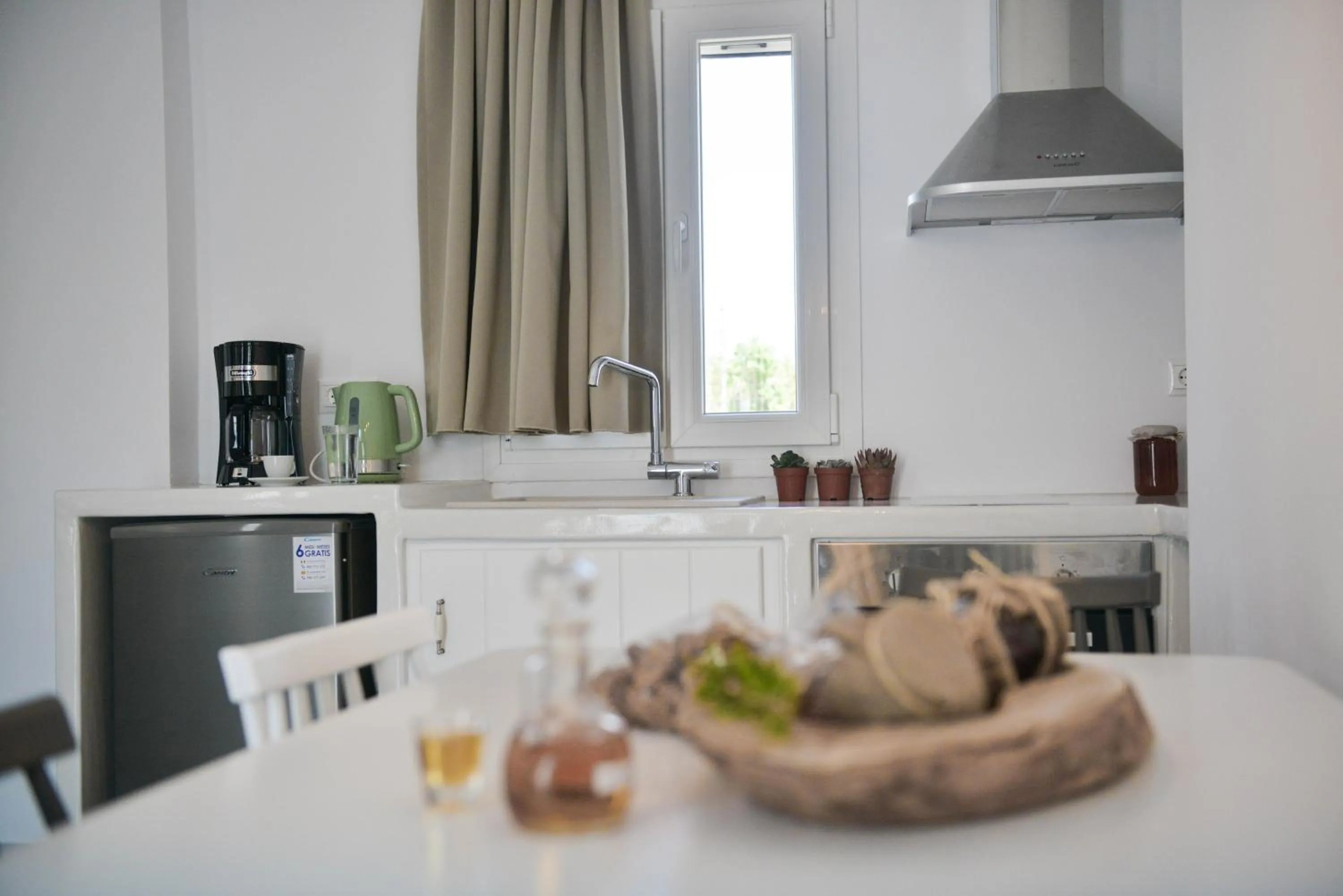 Coffee/tea facilities in Blue Paradise Apartments