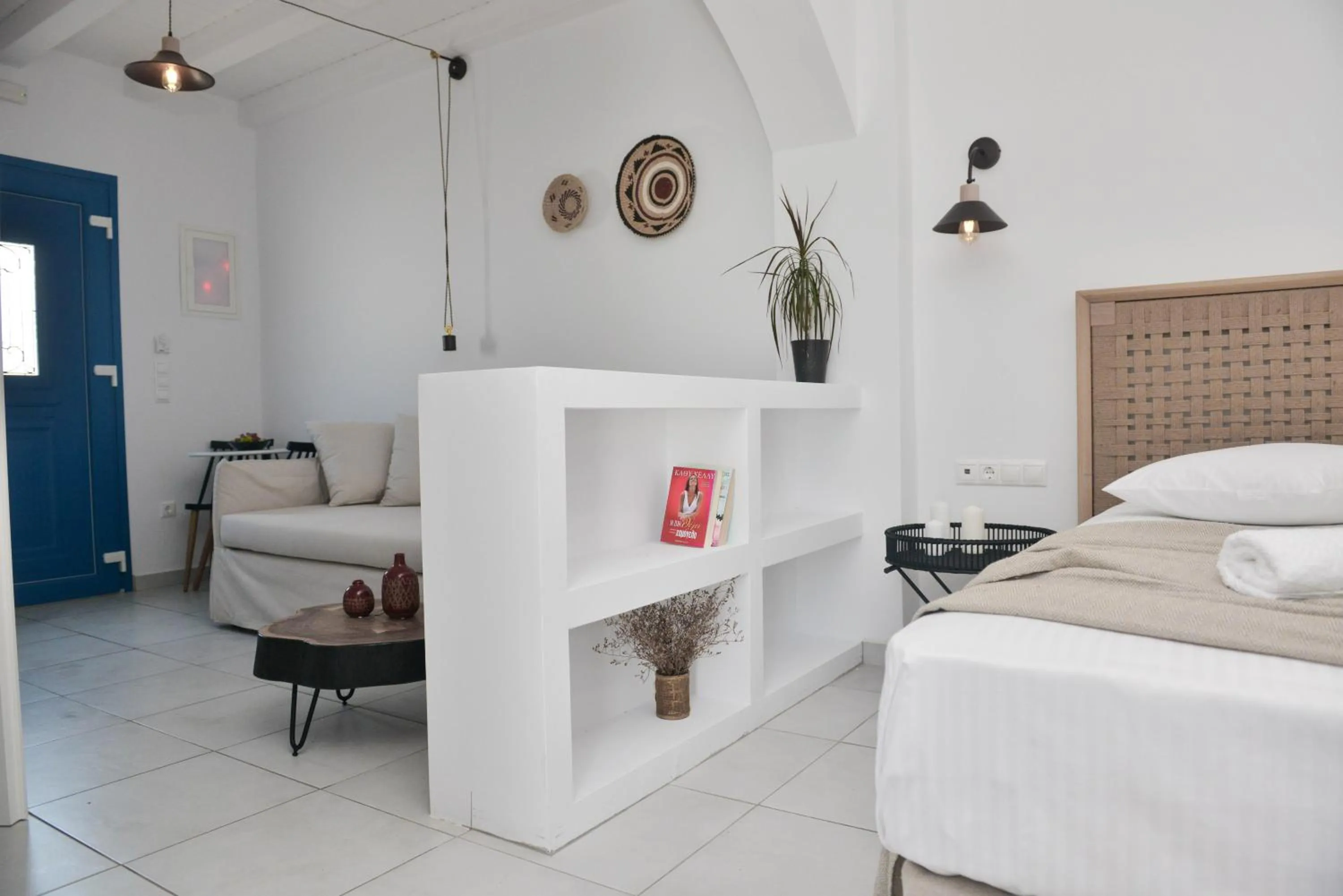 Living room, Bed in Blue Paradise Apartments