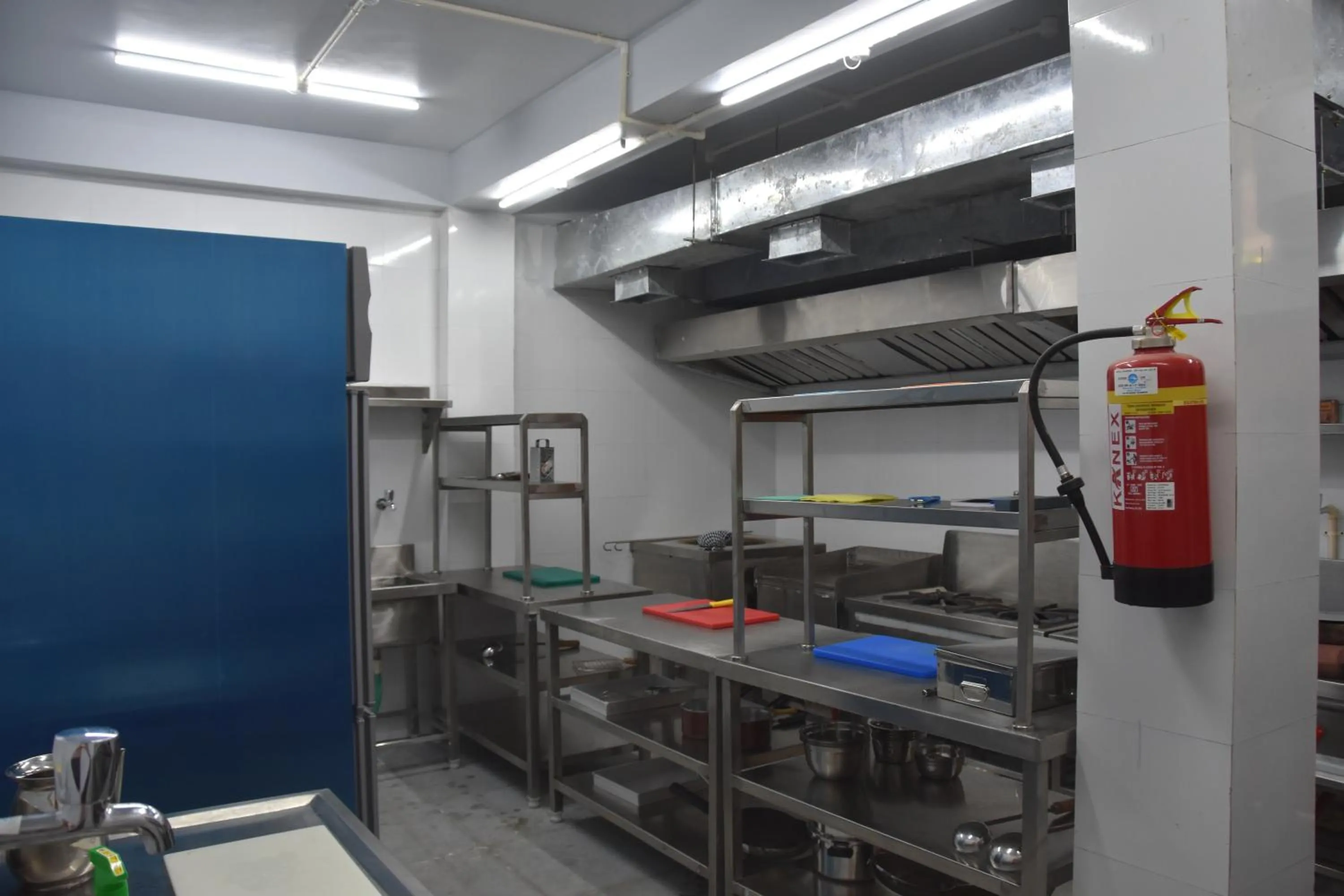 Communal kitchen in Hotel Serene Palace