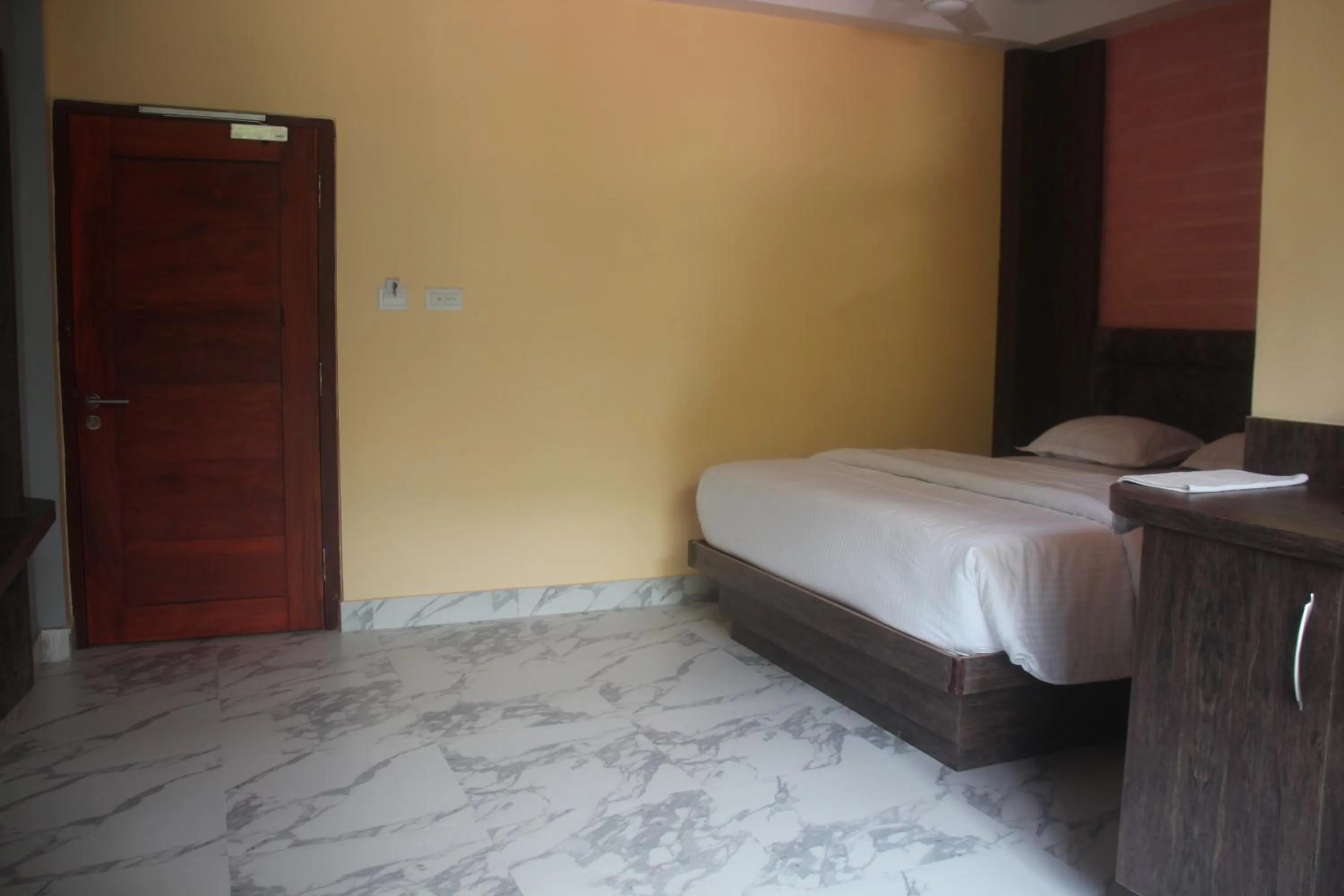 Bedroom, Bed in Hotel Serene Palace