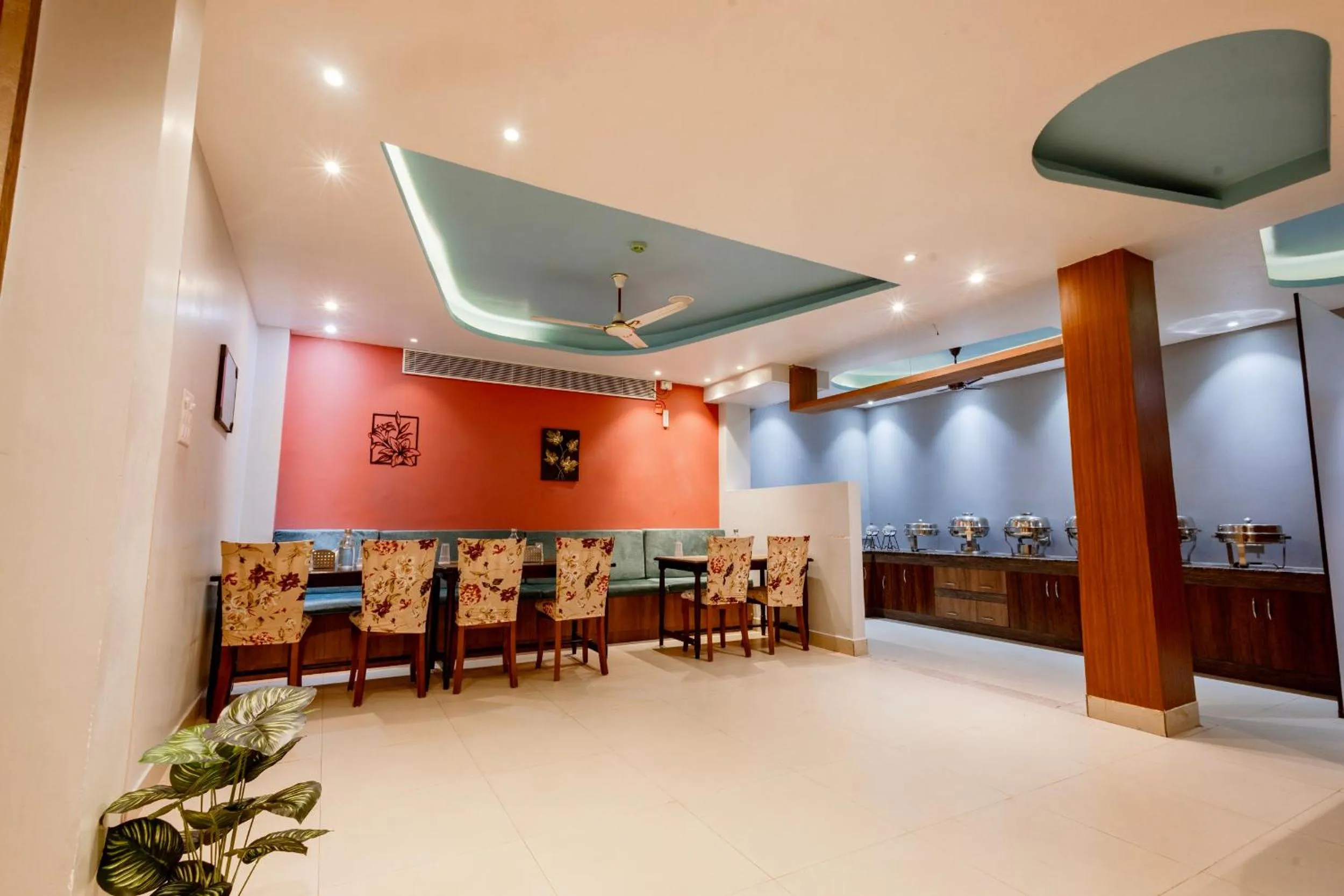 Restaurant/places to eat in Hotel Serene Palace