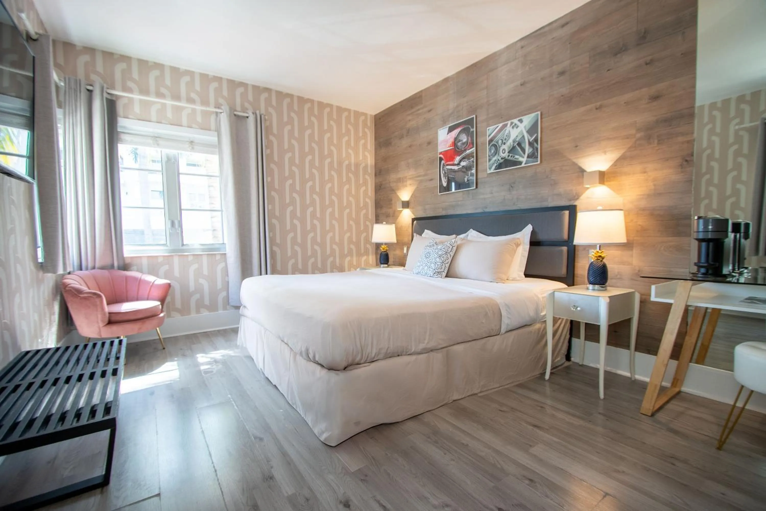 Bedroom, Bed in Century Hotel