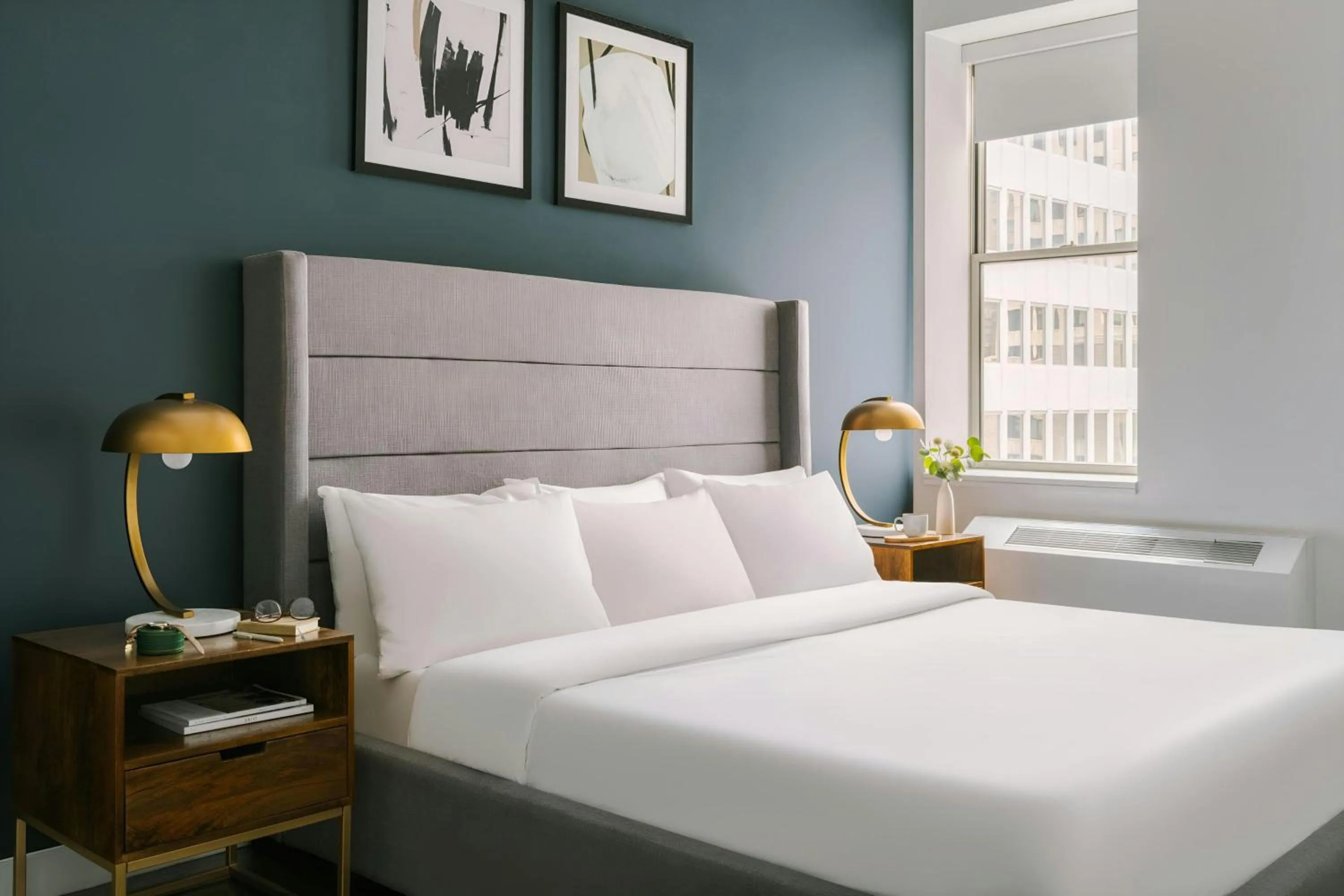 Bedroom, Bed in Sonder by Marriott Bonvoy One Platt Apartments Financial District