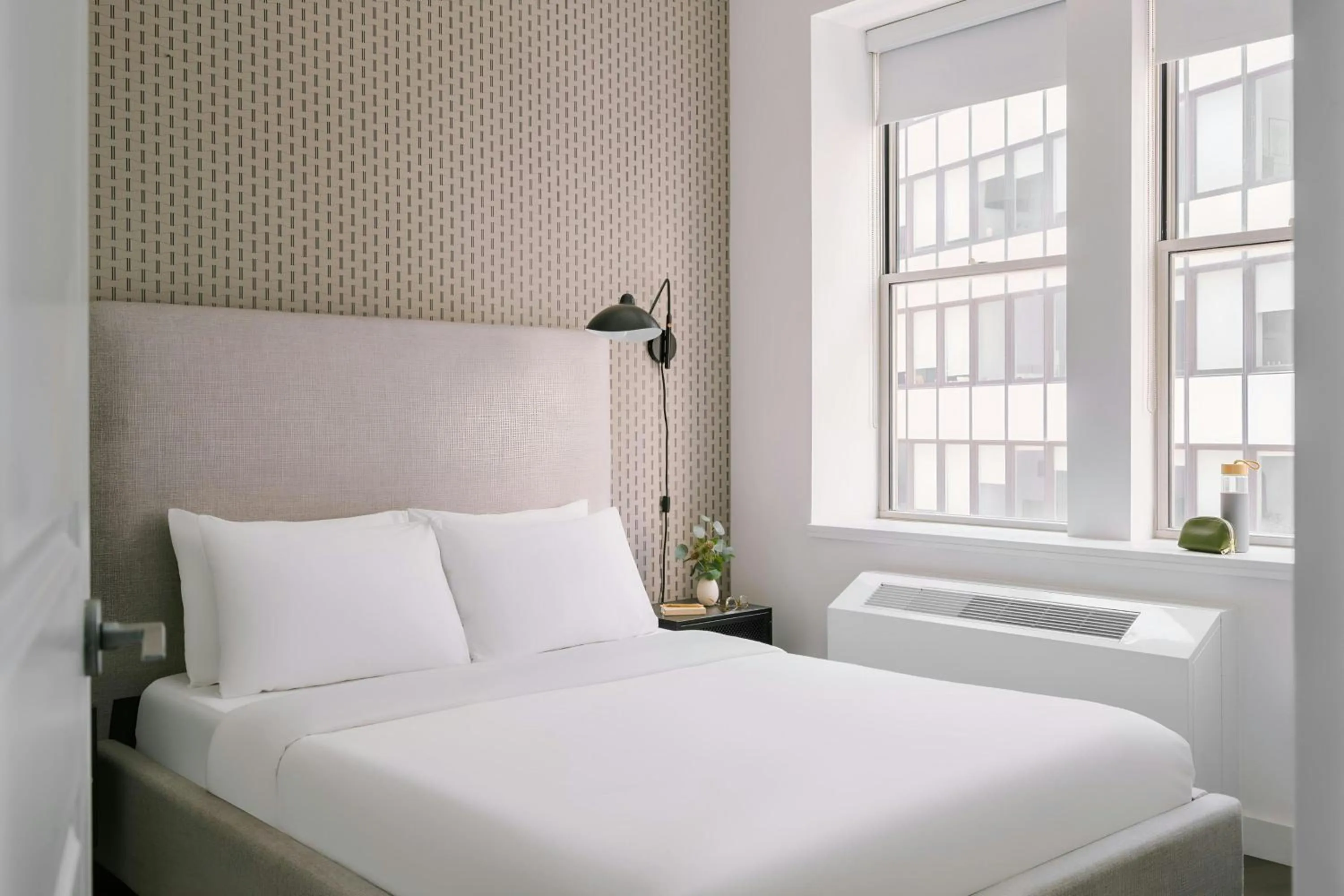 Bedroom, Bed in Sonder by Marriott Bonvoy One Platt Apartments Financial District