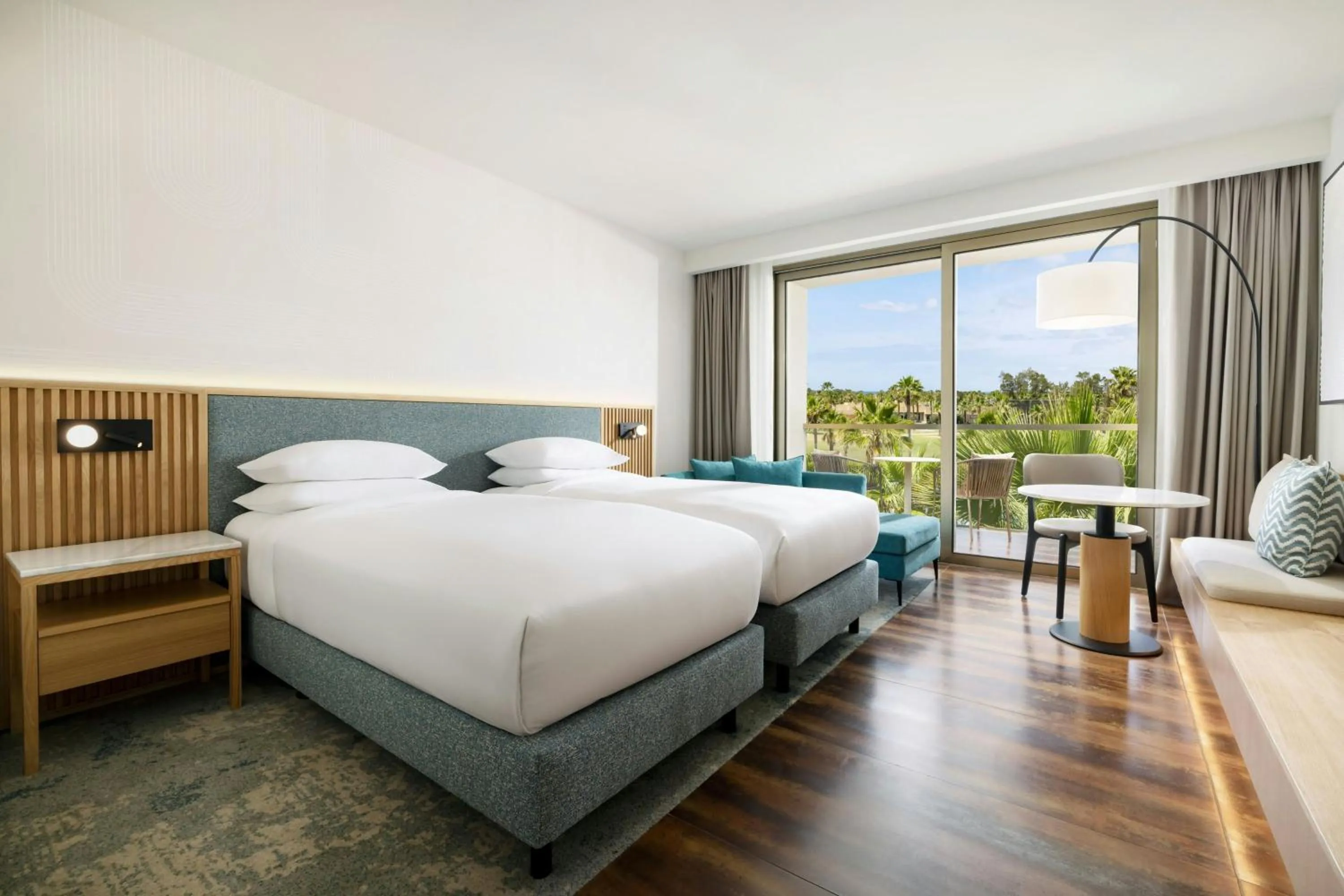 Swimming pool, Bed in Algarve Marriott Salgados Golf Resort & Spa