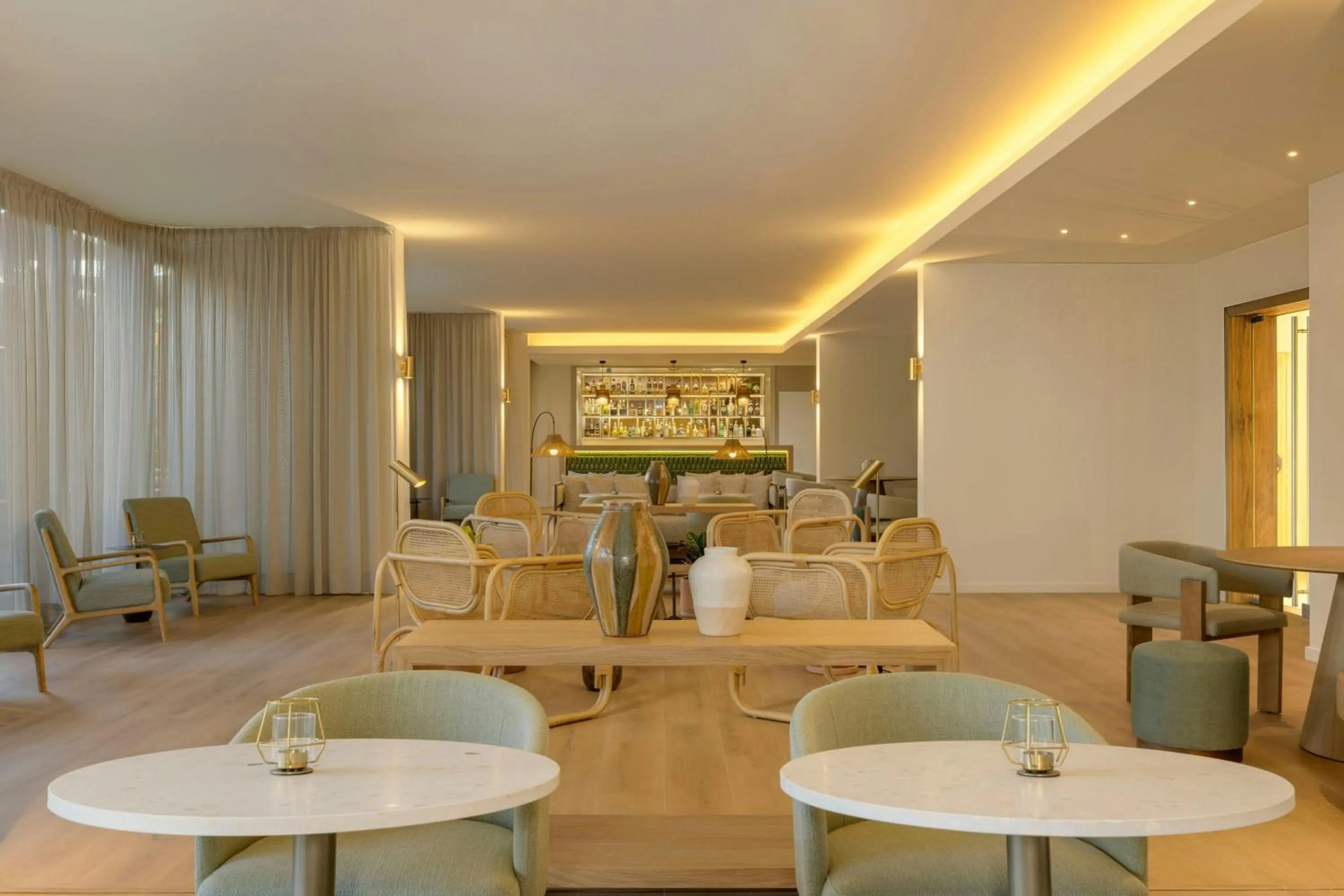 Lounge or bar in The Westin Salgados Beach Resort, Algarve