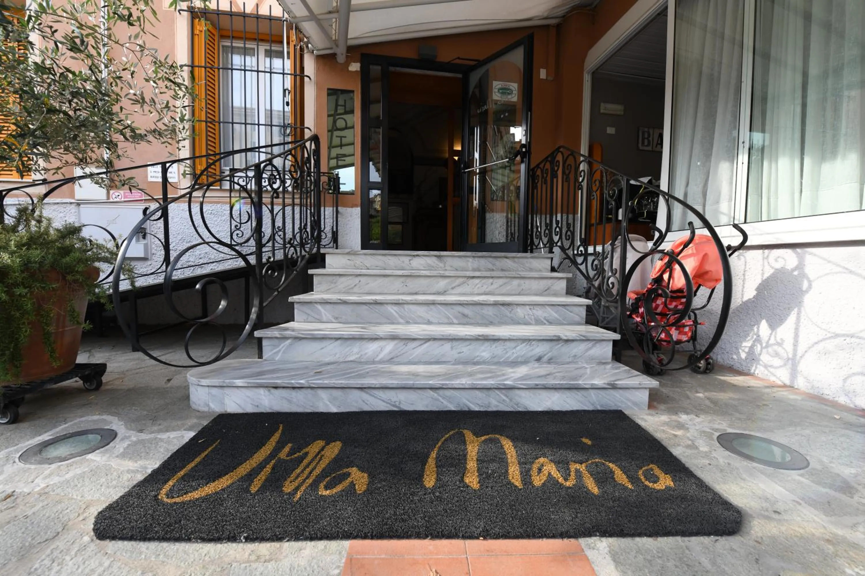 Facade/entrance in Hotel Villa Maria & Apartment