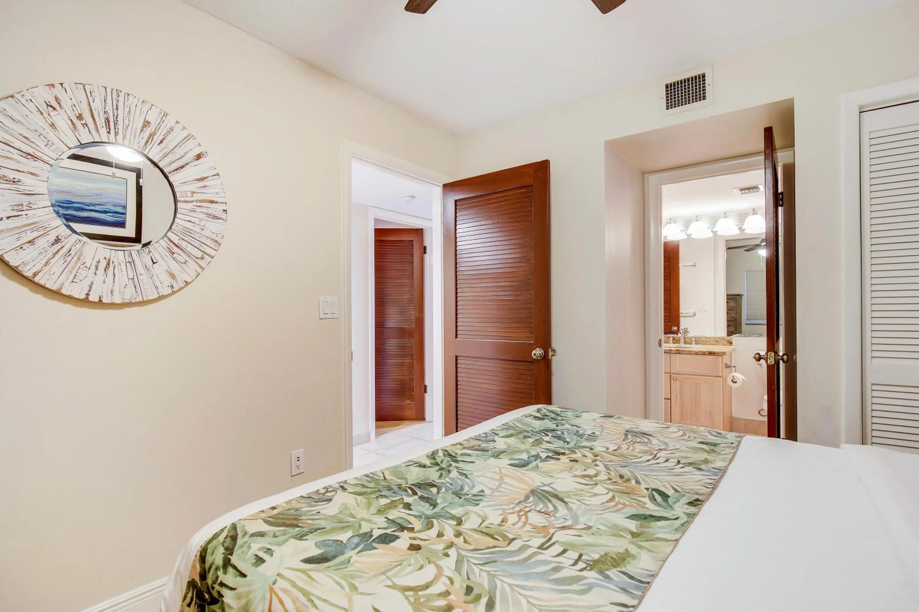 Bedroom, Bed in Ocean Pointe Suites at Key Largo