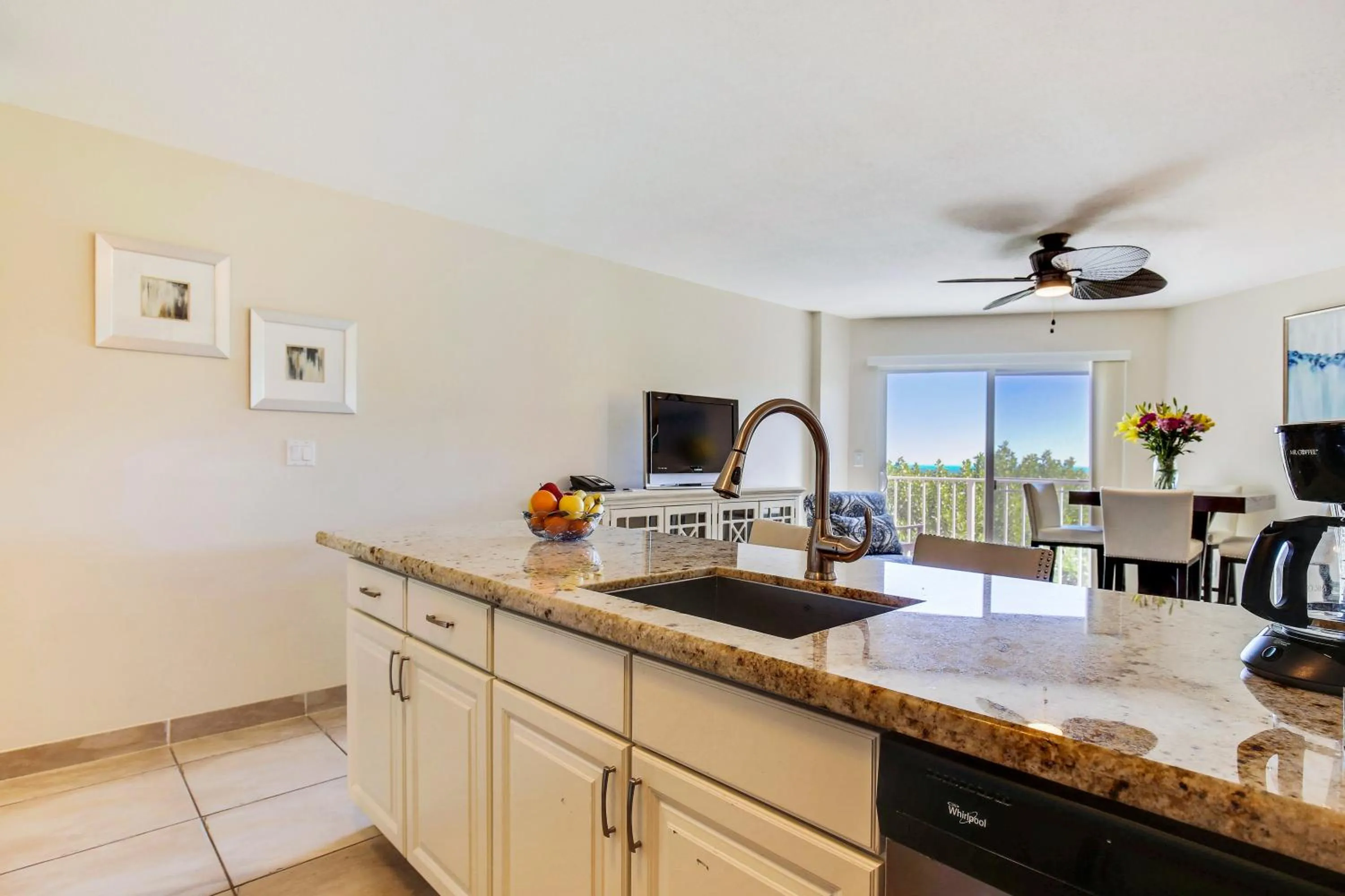 Kitchen or kitchenette in Ocean Pointe Suites at Key Largo