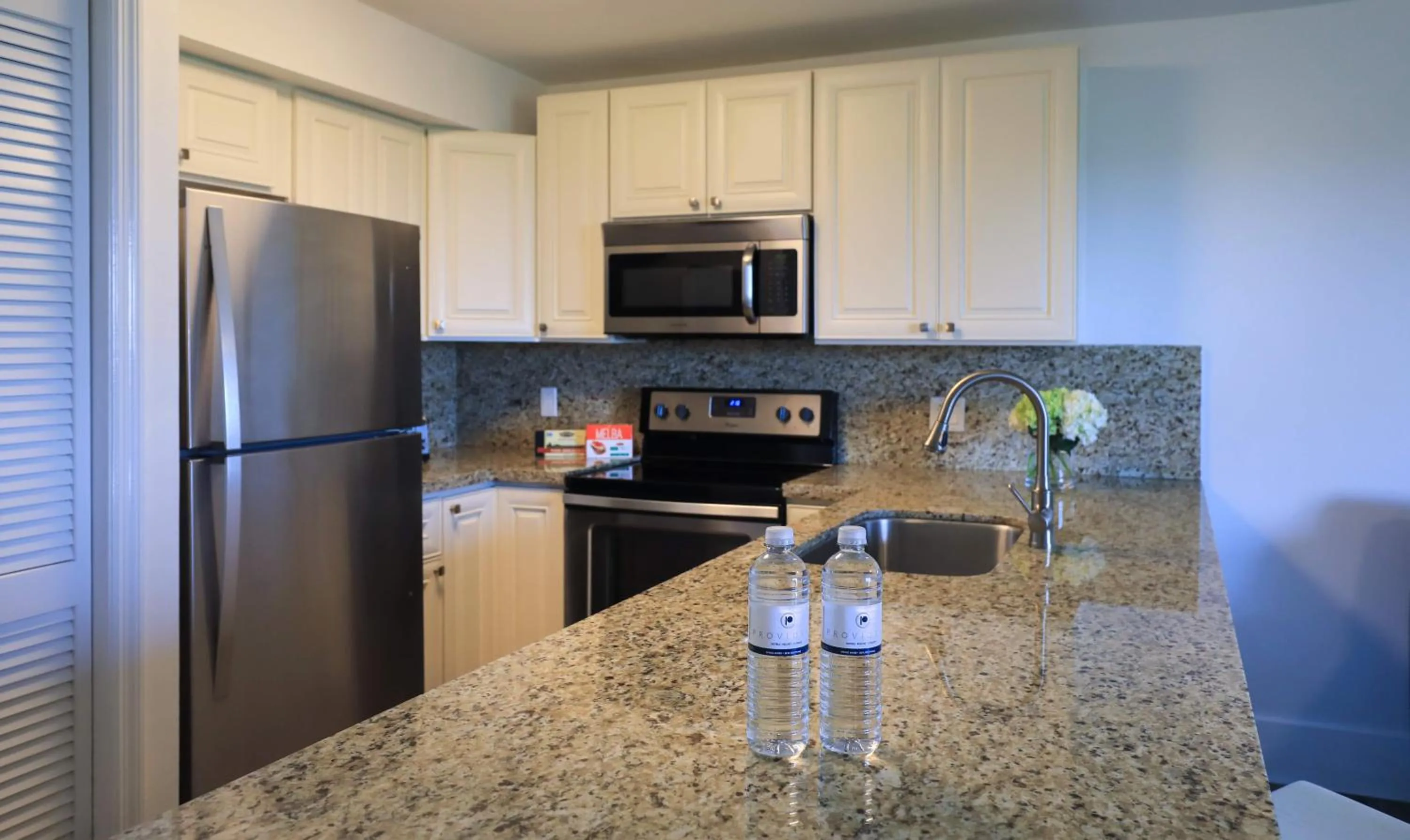 Kitchen or kitchenette in Ocean Pointe Suites at Key Largo